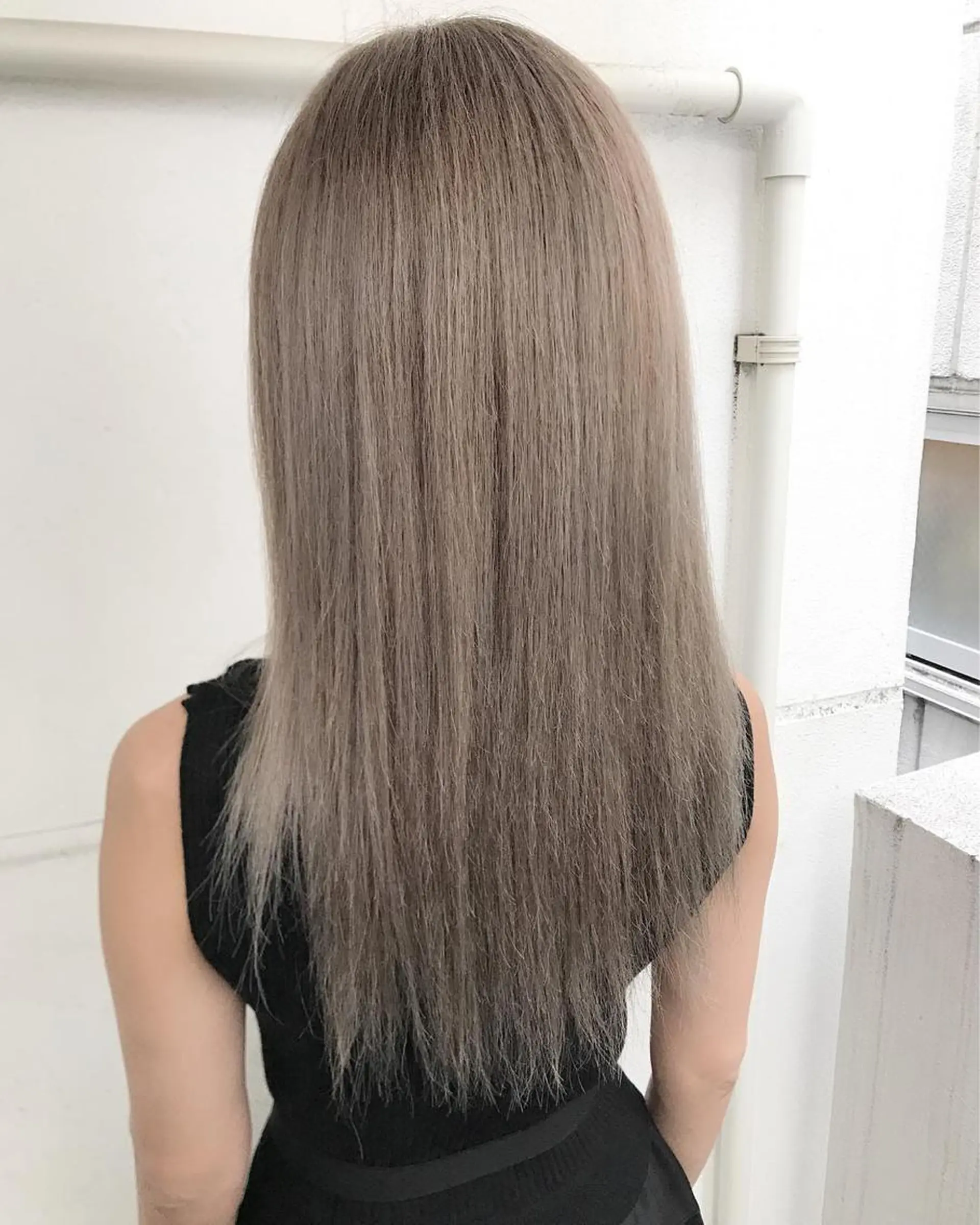 ロング カラー ブリーチ ケアブリーチ ハイトーンカラー カット ヘアカラー トリートメント オフホワイトアンドなんば所属・福西 洋斗のヘアスタイル