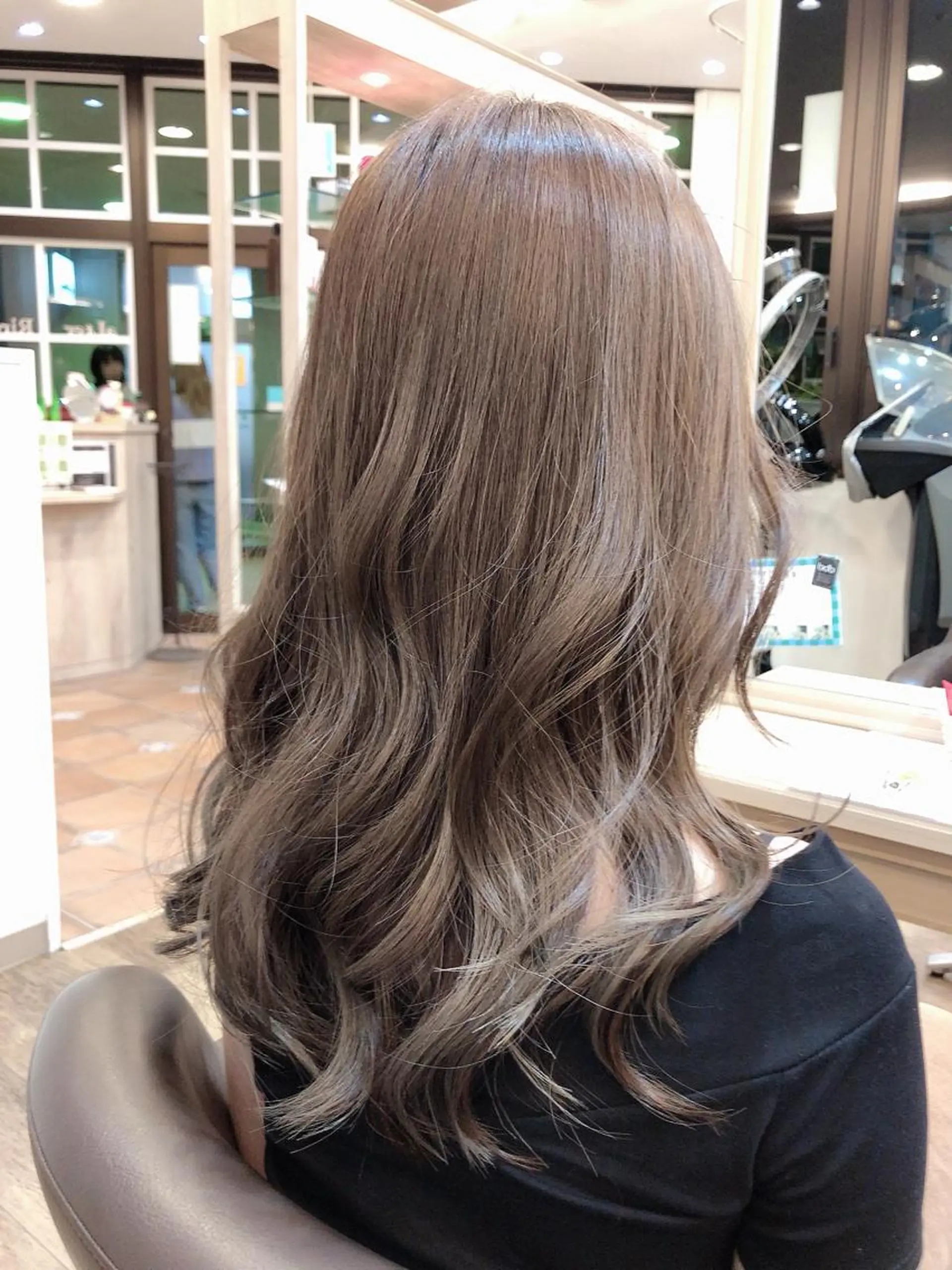 セミロング カラー グレージュ イルミナカラー 尚平 40代からの 髪質改善専門のその他イメージ