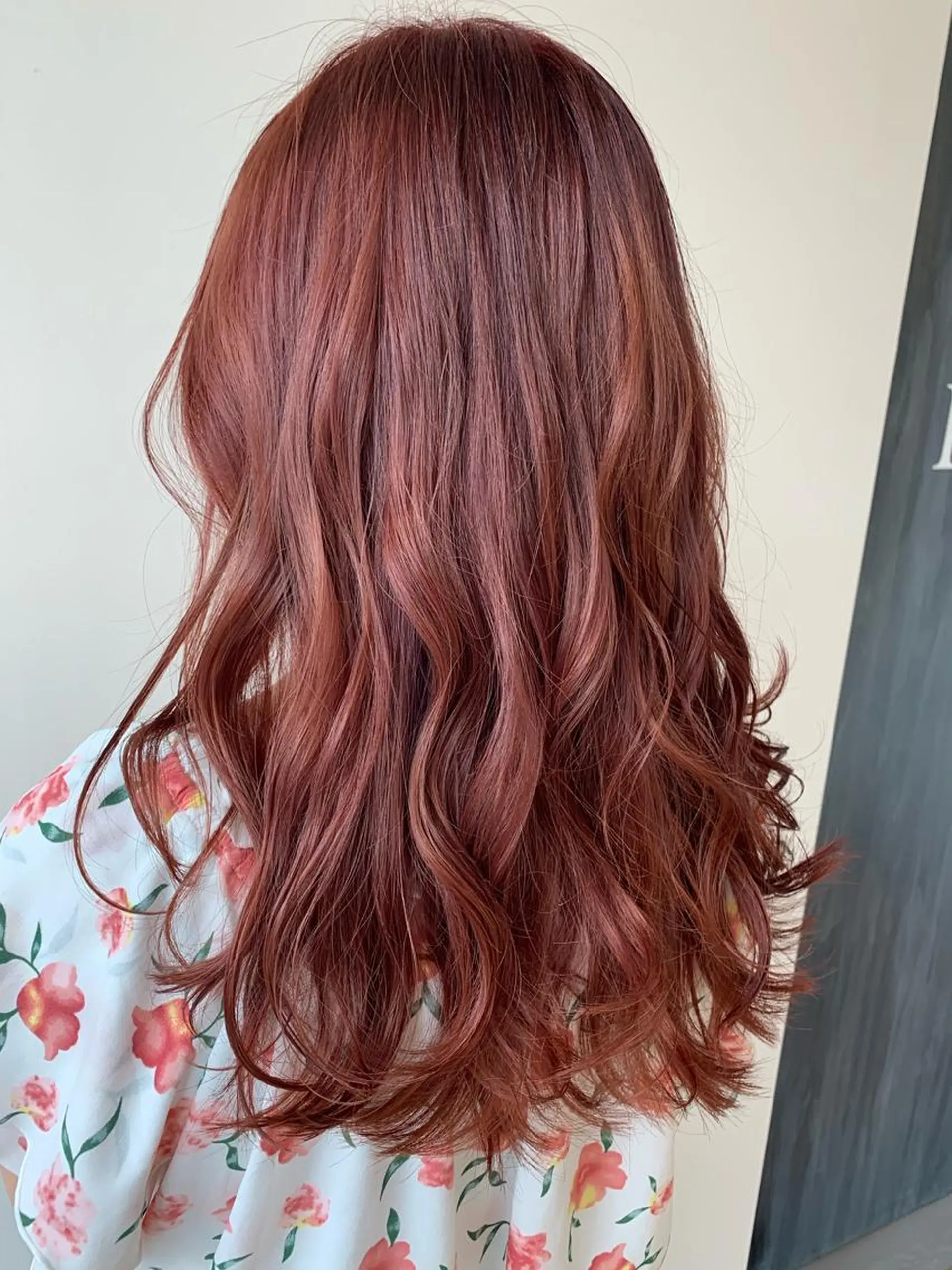 セミロング 髪質改善＆ハイトーンカラー Cica神戸三宮元町店所属・福田 美波のヘアスタイル