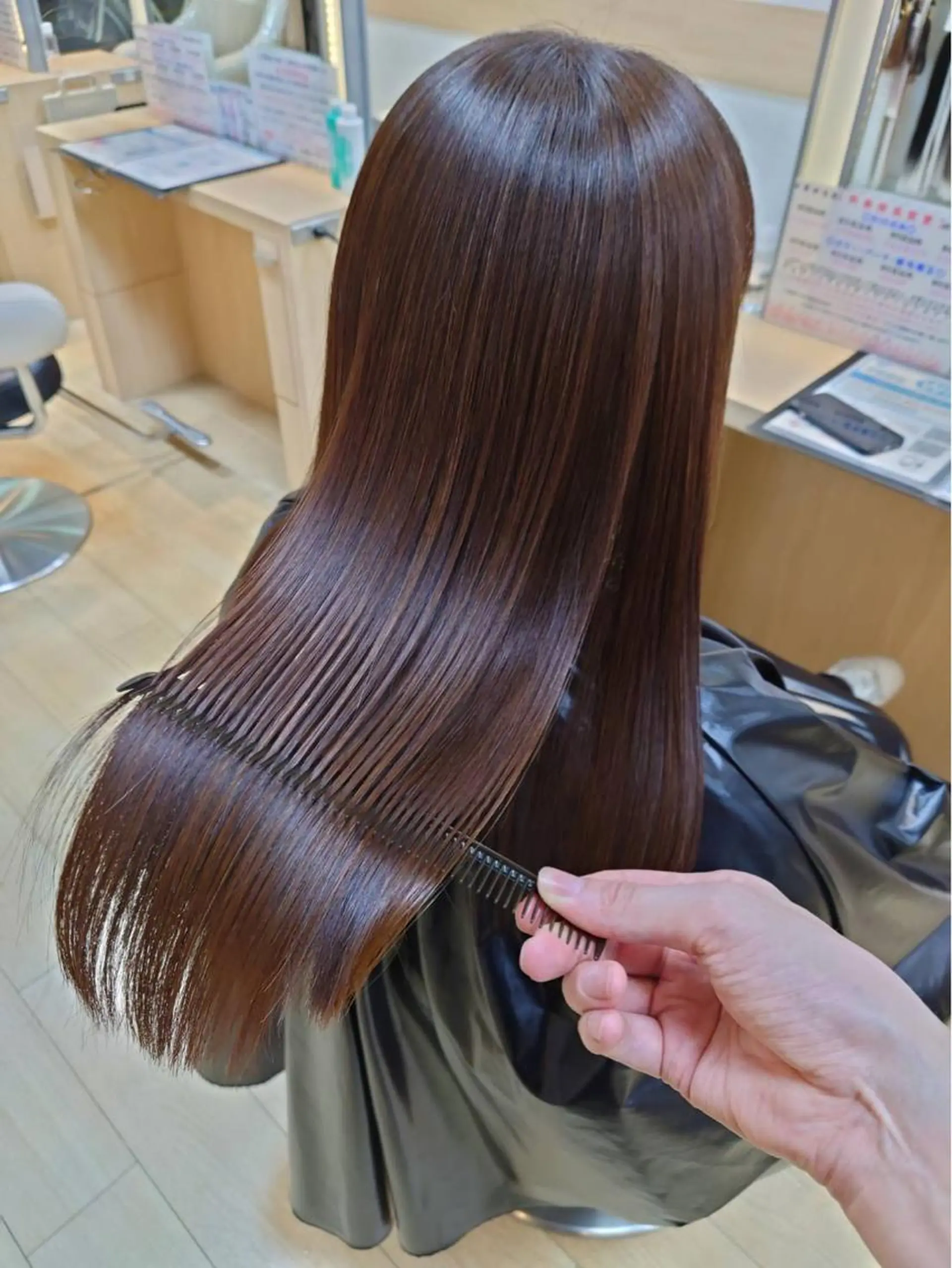 ロング カラー 小島 萌のヘアスタイル
