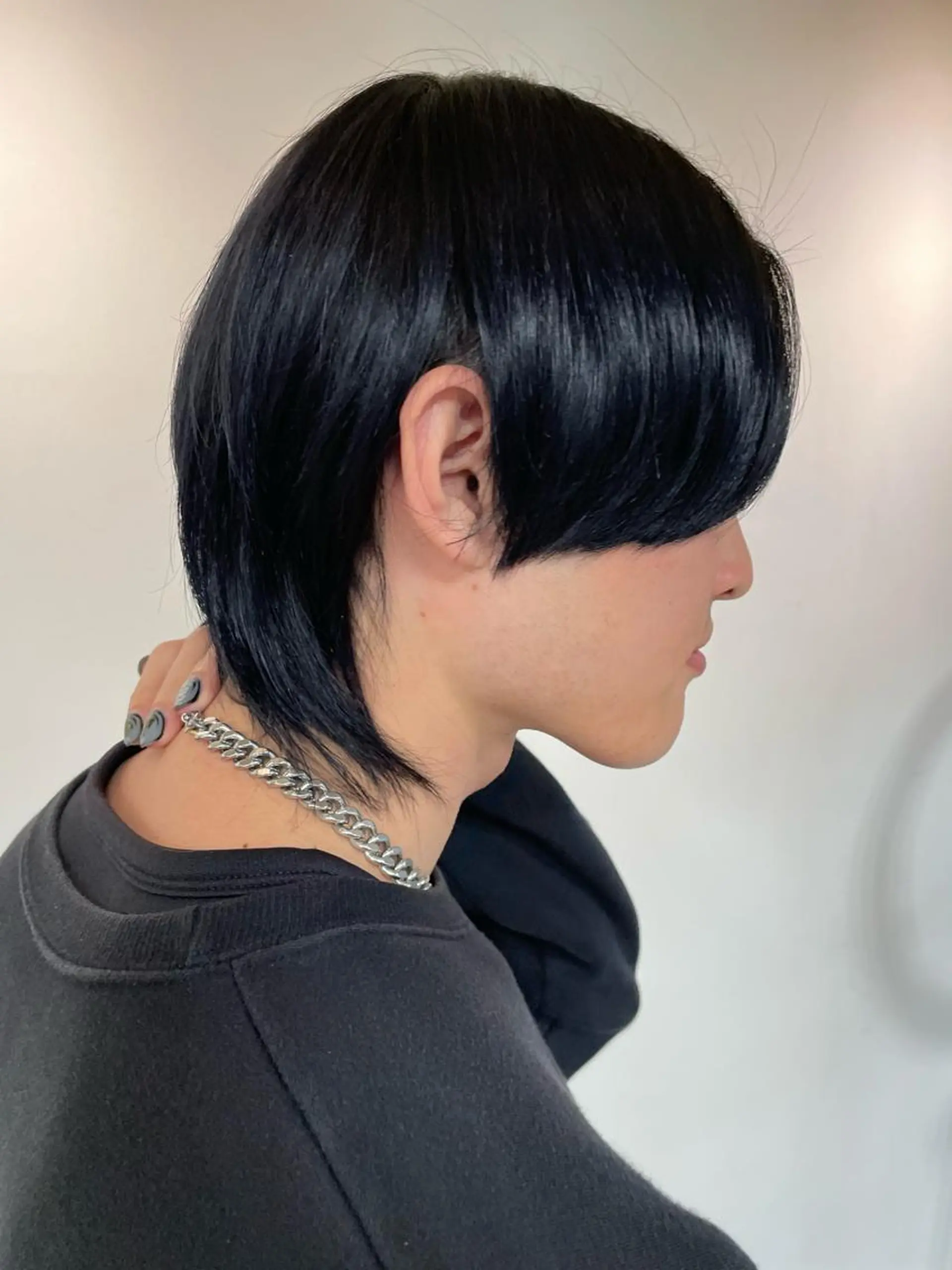 カラー メンズ マッシュウルフ マッシュ メンズウルフカット 黒髪 ブルーカラー 笹井 逸希/メンズ韓国ヘアのヘアスタイル