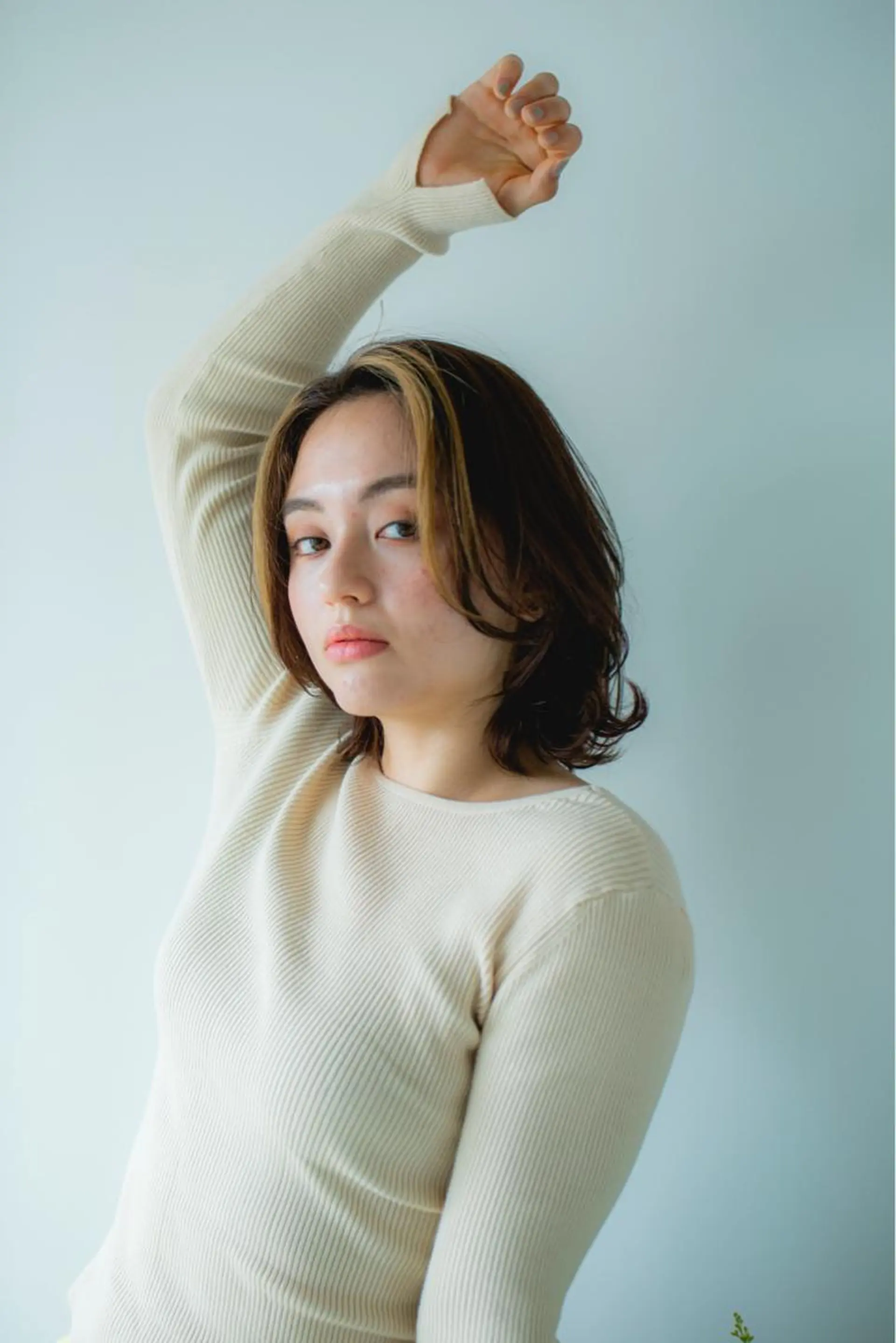 ミディアム カラー ミストバング デザインカラー くびれヘア 太田ありさ クリーミーヘアカラーのヘアスタイル