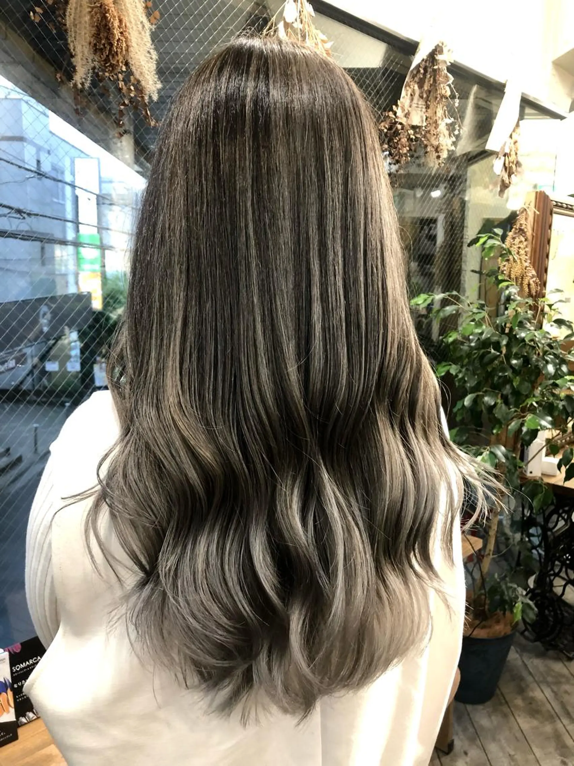 ロング カラー ARMONY所属・ま ひのヘアスタイル
