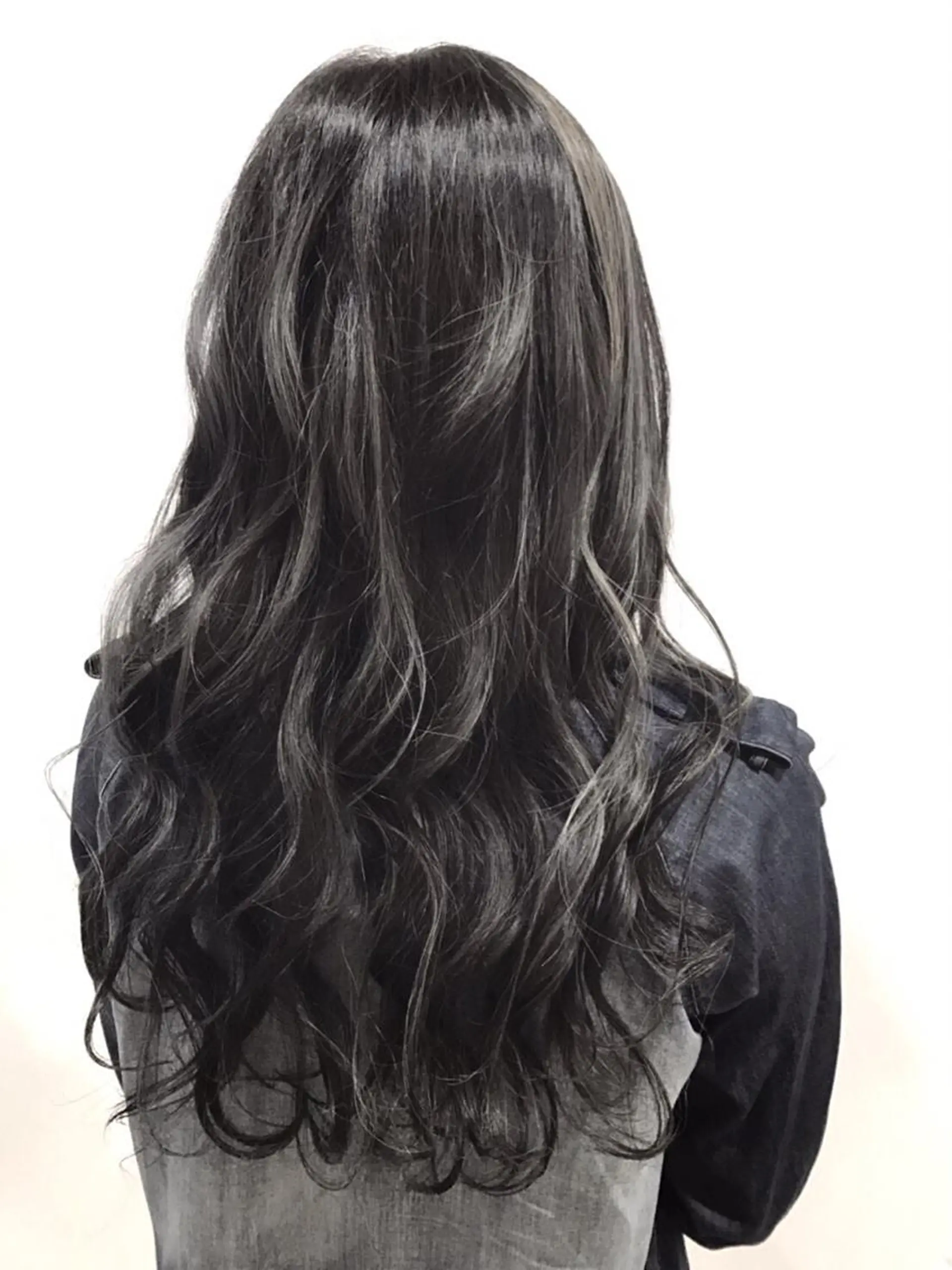 ロング カラー グレージュ ハイライトカラー ハイライト 磧本 祐里恵のヘアスタイル