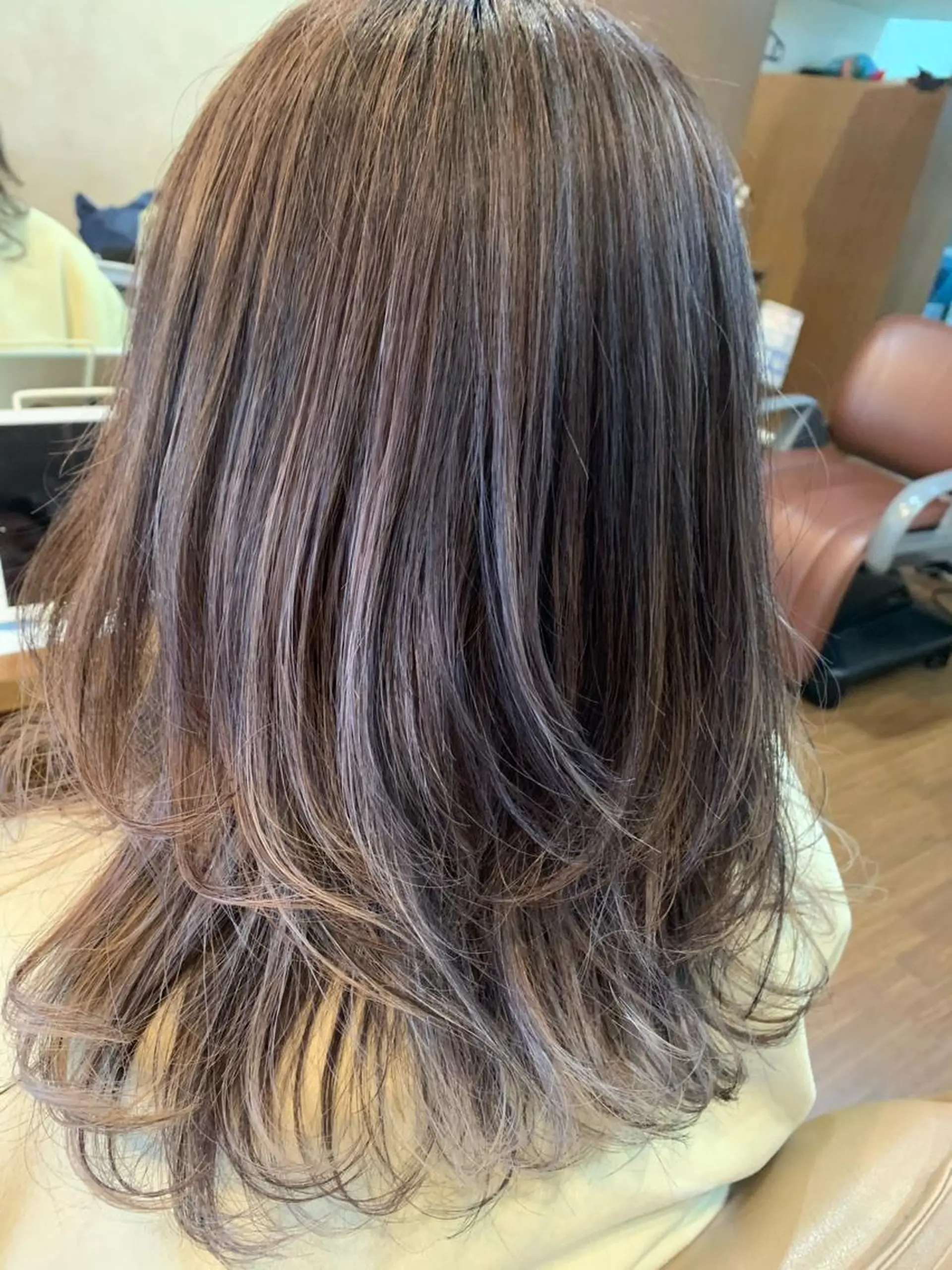 セミロング カラー coupe ciseauxのヘアスタイル