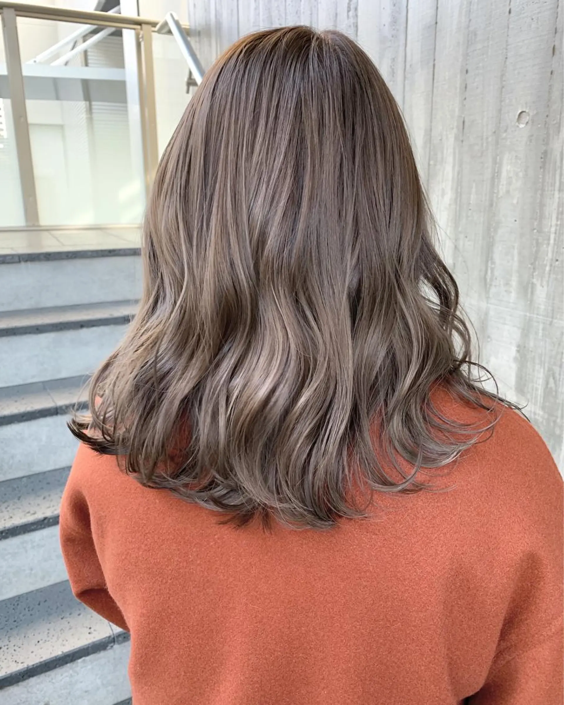 ミディアム 外国人風カラー ハイライト 髪質改善 韓国風ヘア レイヤーカット ハリウッドブロウ LAID BACKの眉毛・アイブロウイメージ