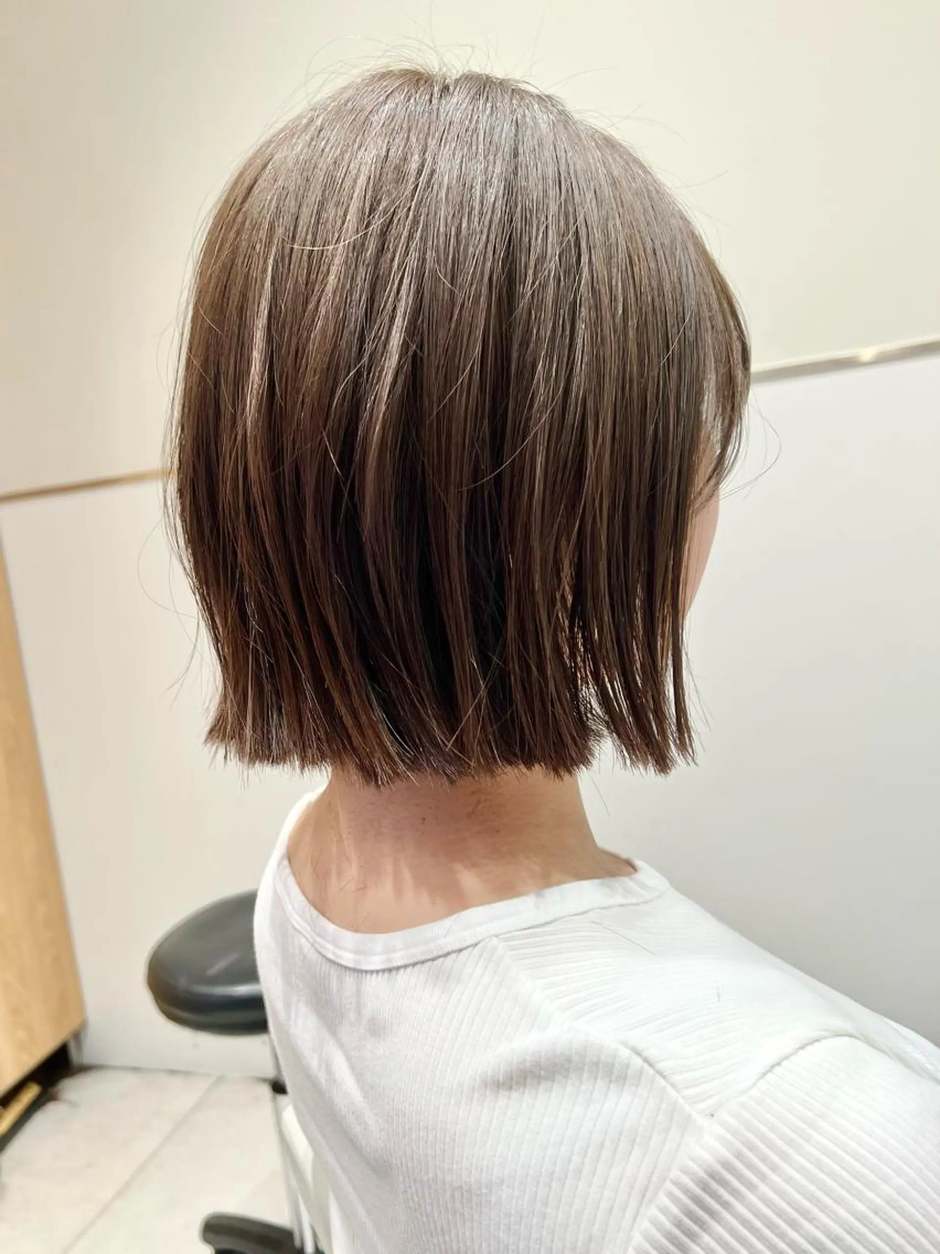 ミディアム カラー グレージュ ボブ カット ヘアカラー トリートメント レイヤー専門家 ダブルカラー修のヘアスタイル