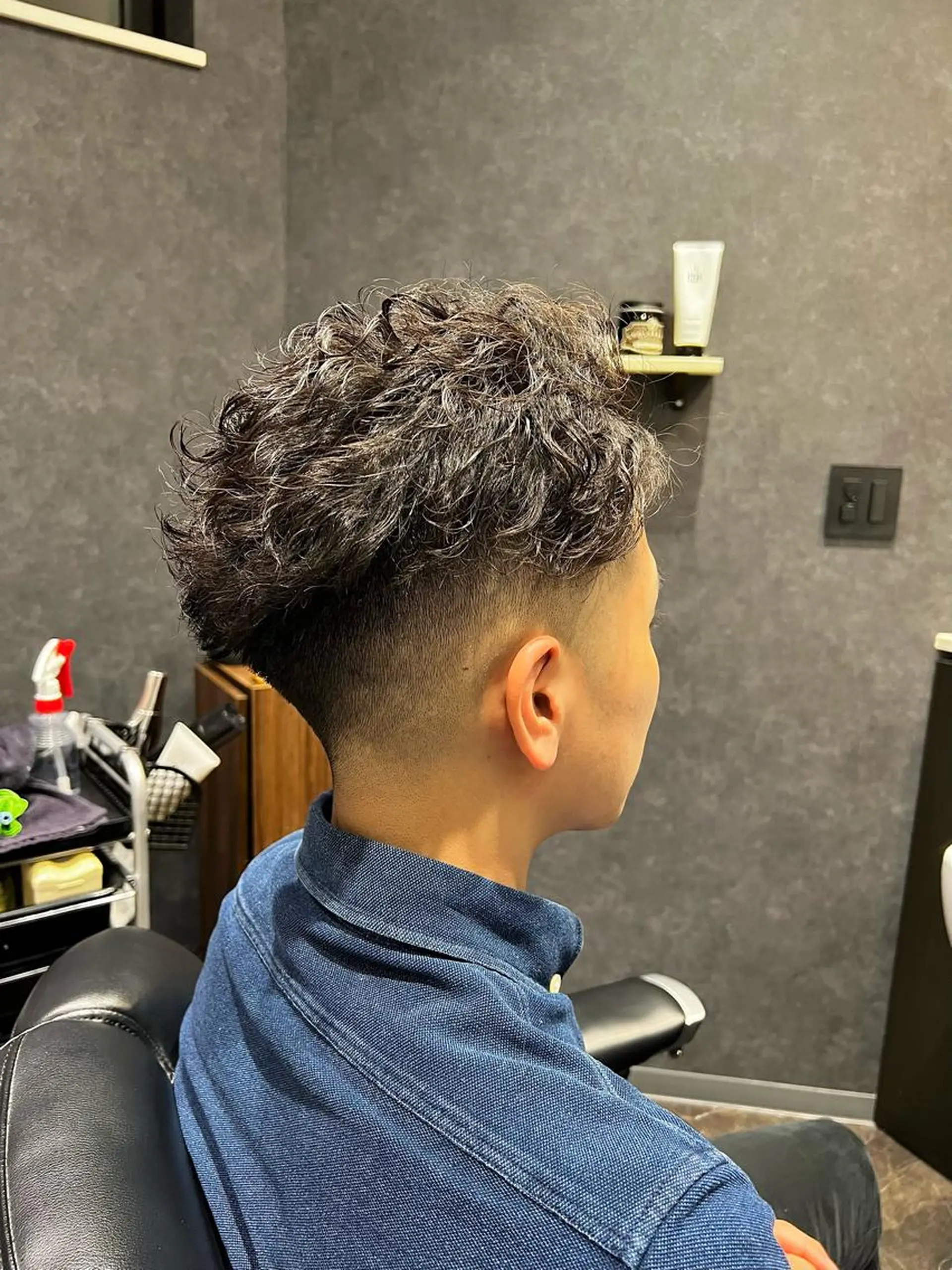 ショート パーマ メンズ フェードカット メンズパーマ 波巻きパーマ カット パーマ BARBER SUGIYAMA所属・北千住理容室バーバー 小堀悠作のヘアスタイル