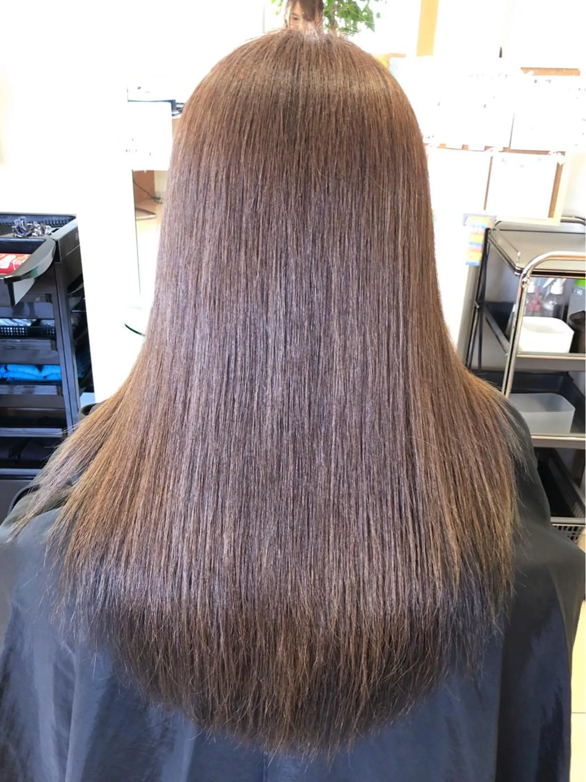 ロング ラベンダーベージュ TIARA minoriのヘアスタイル