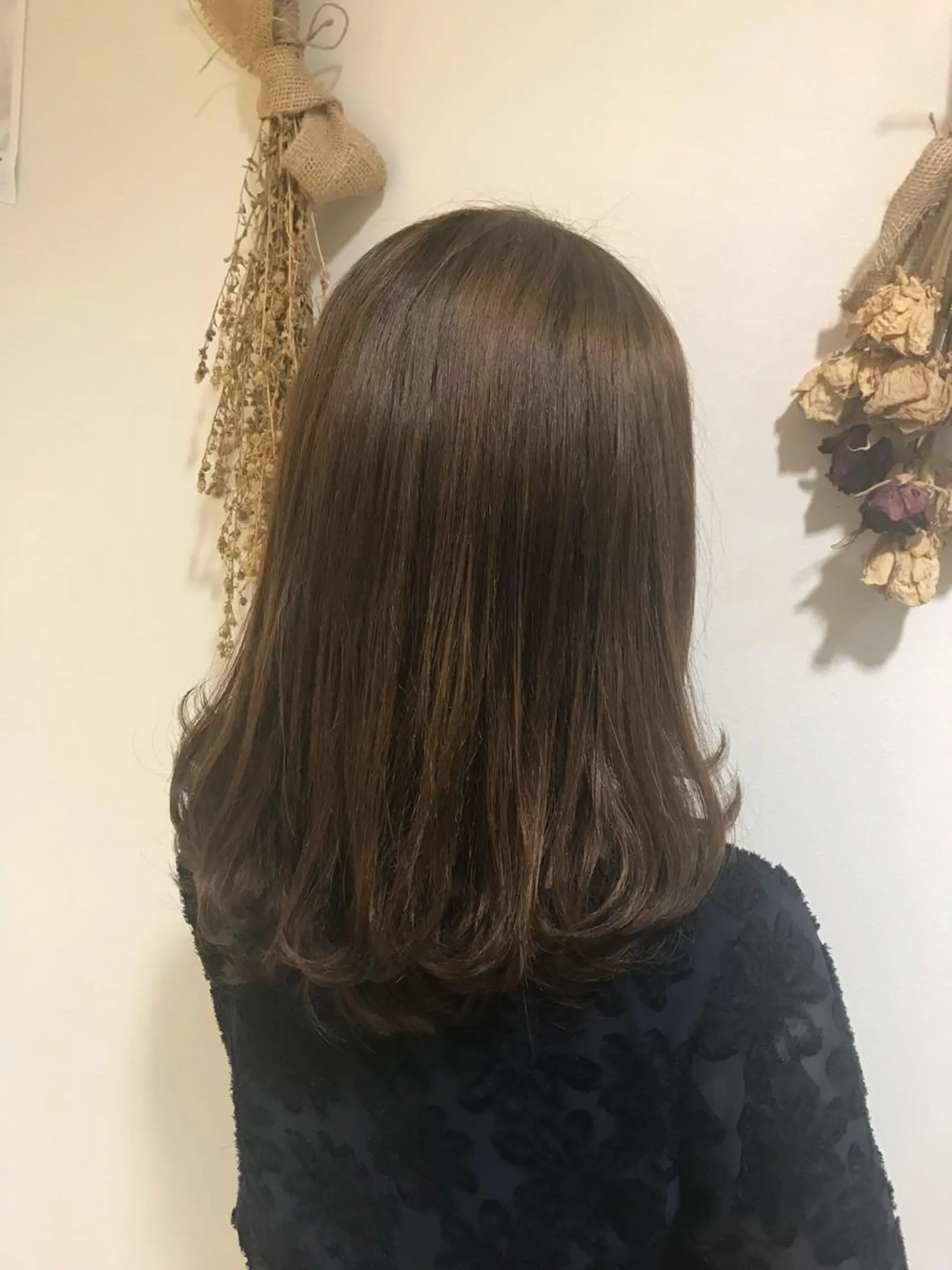 ミディアム 長井 麻帆のヘアスタイル