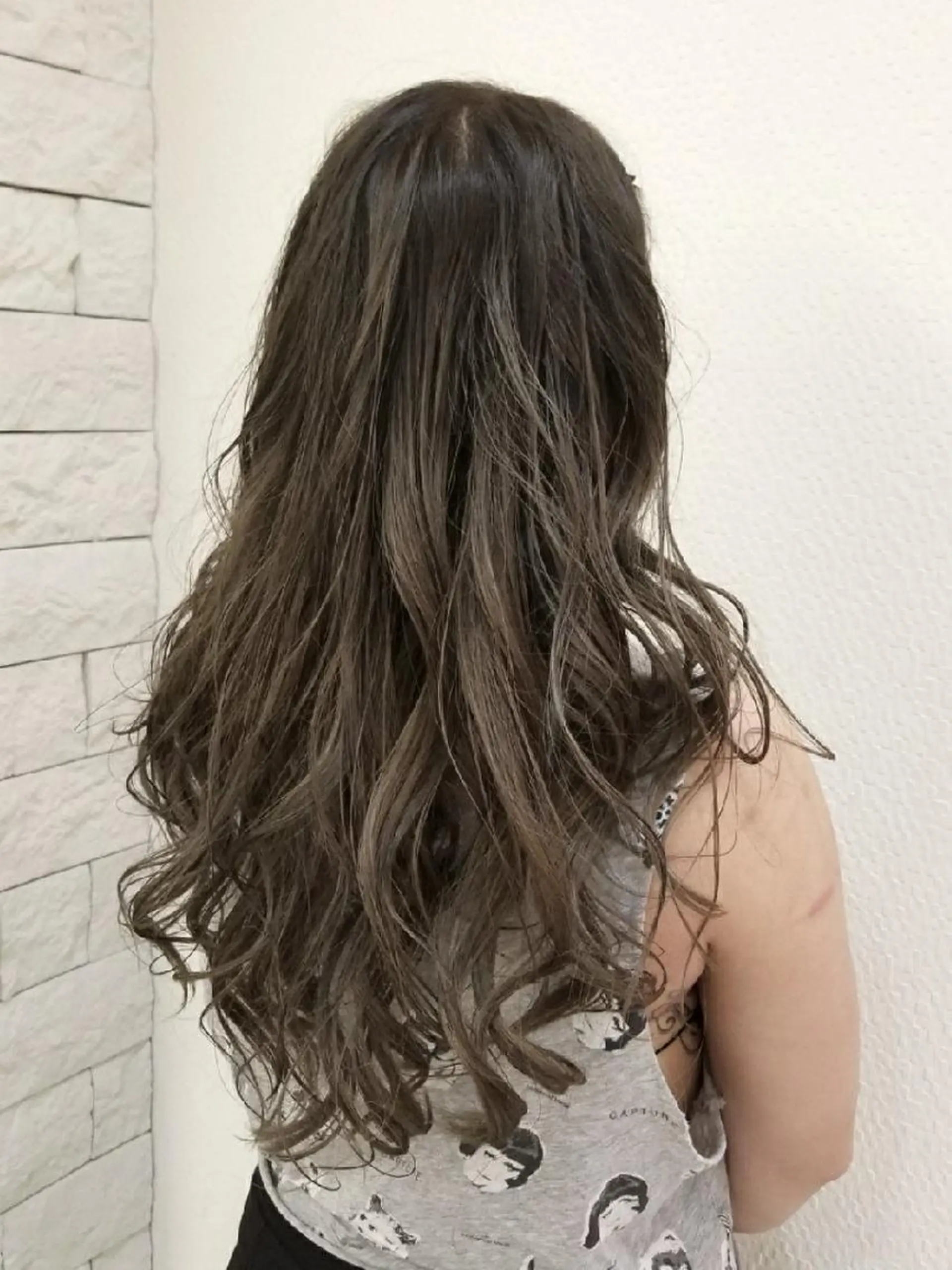 ロング カラー ヘアアレンジ グレージュ トリートメント Le Lien カジのヘアスタイル