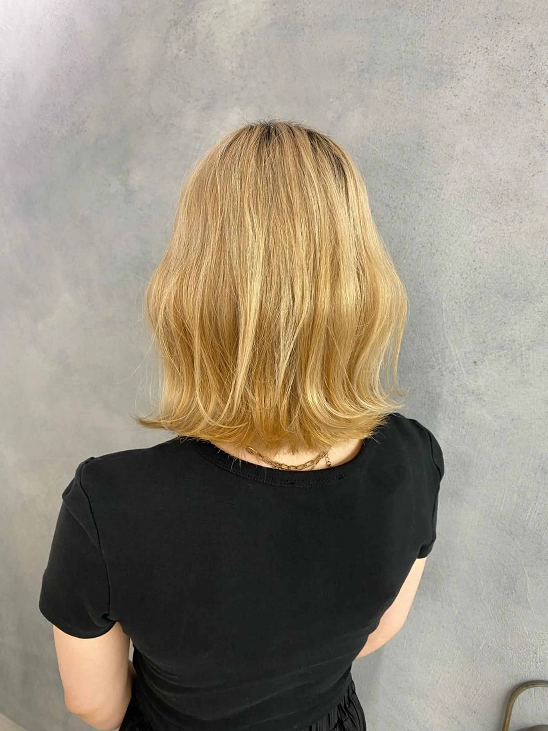 ミディアム 嶋田 久純のヘアスタイル