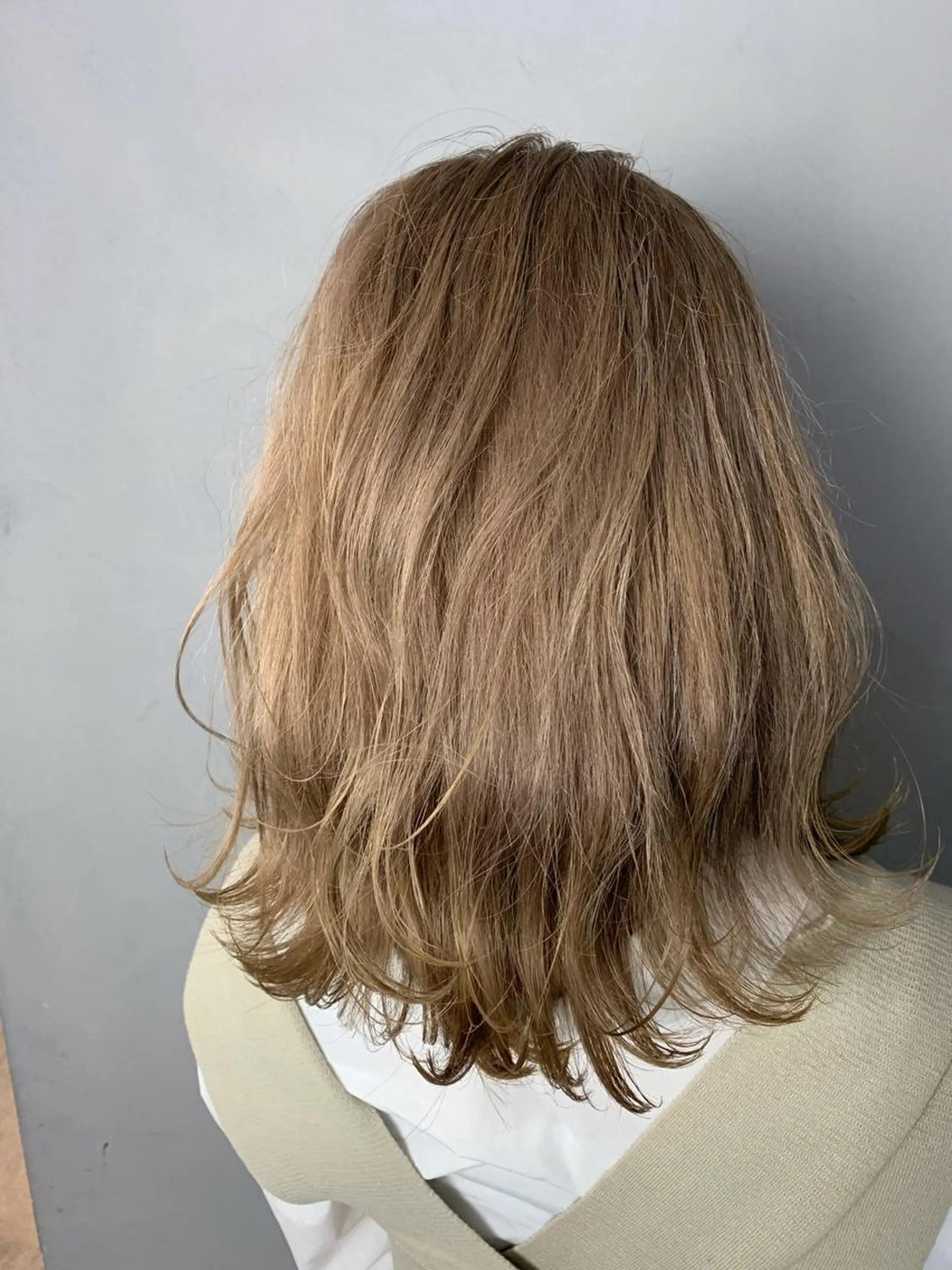 ミディアム カラー ベージュカラー ミルクティーベージュ カット ヘアカラー レイヤー/髪質改善/ ブリーチ/コタケのヘアスタイル