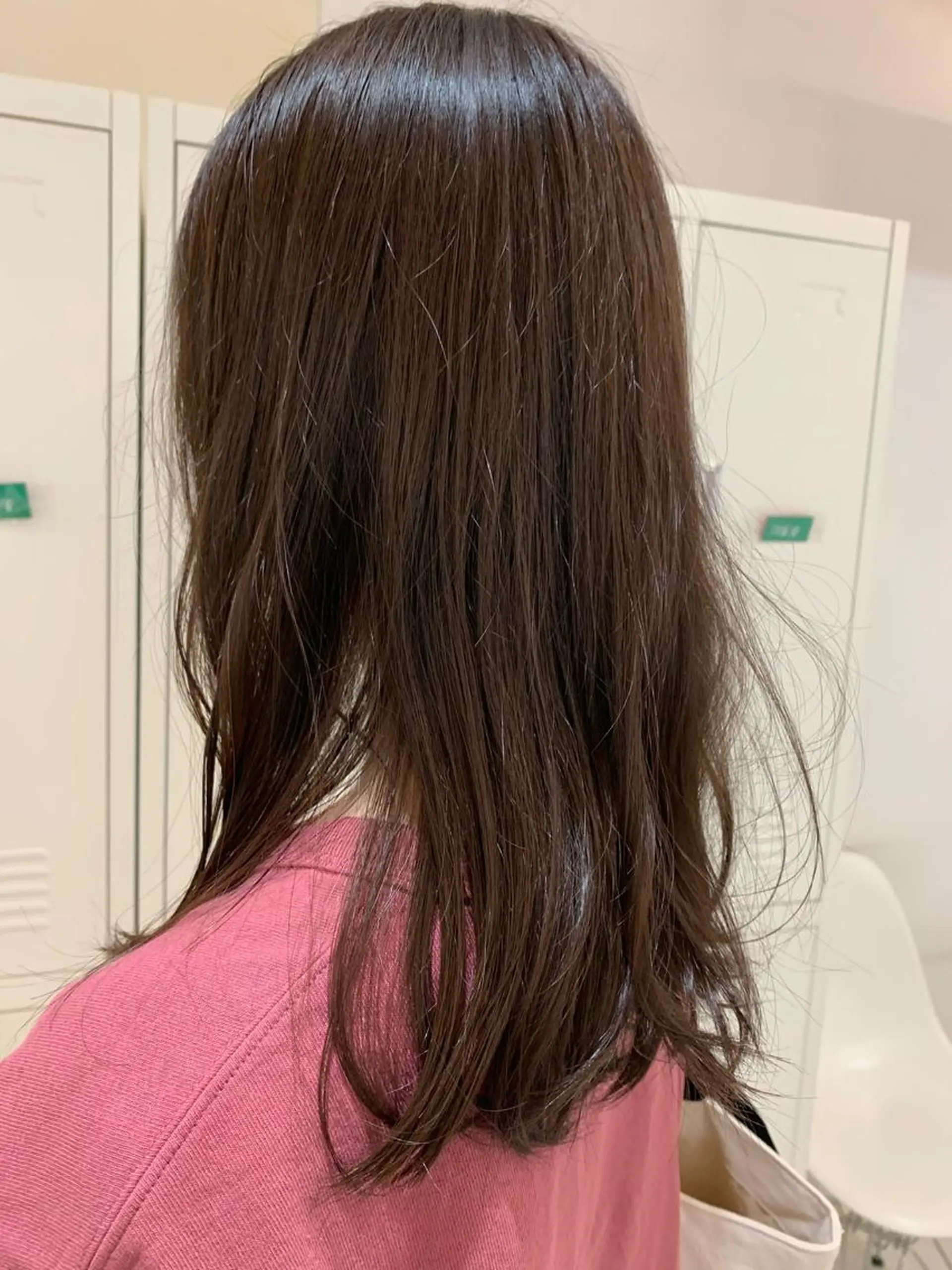 セミロング CHIC 岩下真衣のヘアスタイル