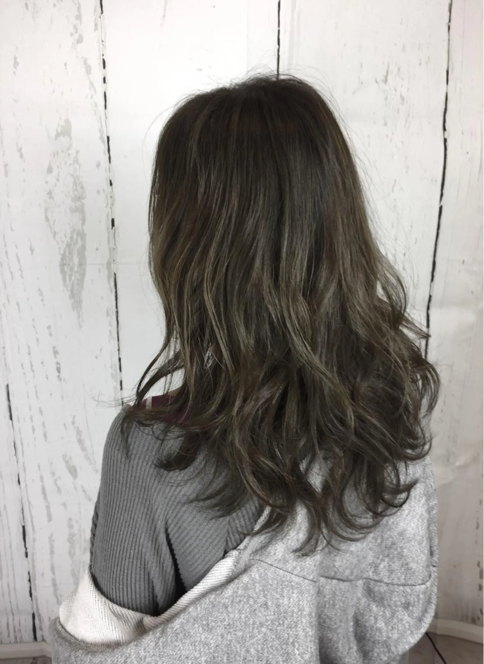 セミロング 韓国レイヤー外国人風 透明感カラー髪質改善のヘアスタイル