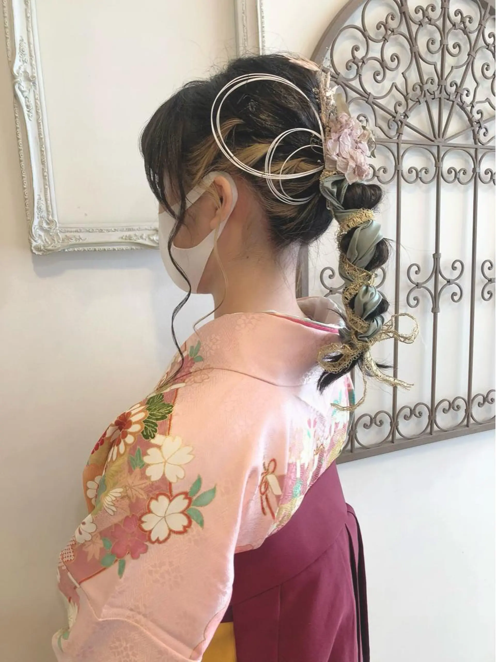 セミロング カラー ヘアアレンジ マツエク・マツパ 卒業式のヘアスタイル 着付け 隠れ家サロンso you所属・yukimi .のヘアスタイル