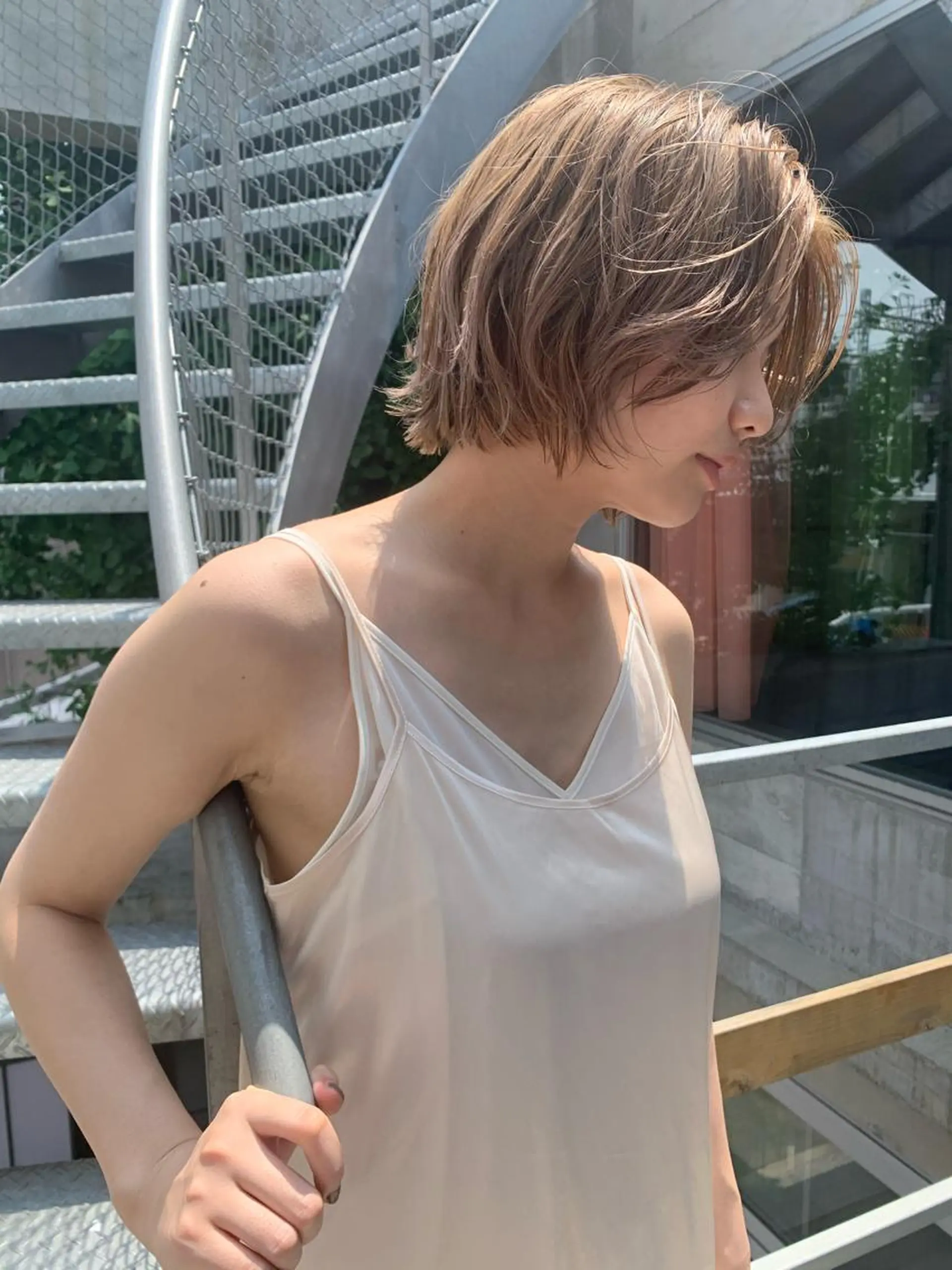 ショート カラー パーマ ヘアアレンジ メンズ キッズ ネイル マツエク・マツパ センターパート ベージュカラー ホワイトベージュ ボブ ショートヘア SALOWIN梅田茶屋町店所属・ウルフレイヤーカット /チヒロのヘアスタイル