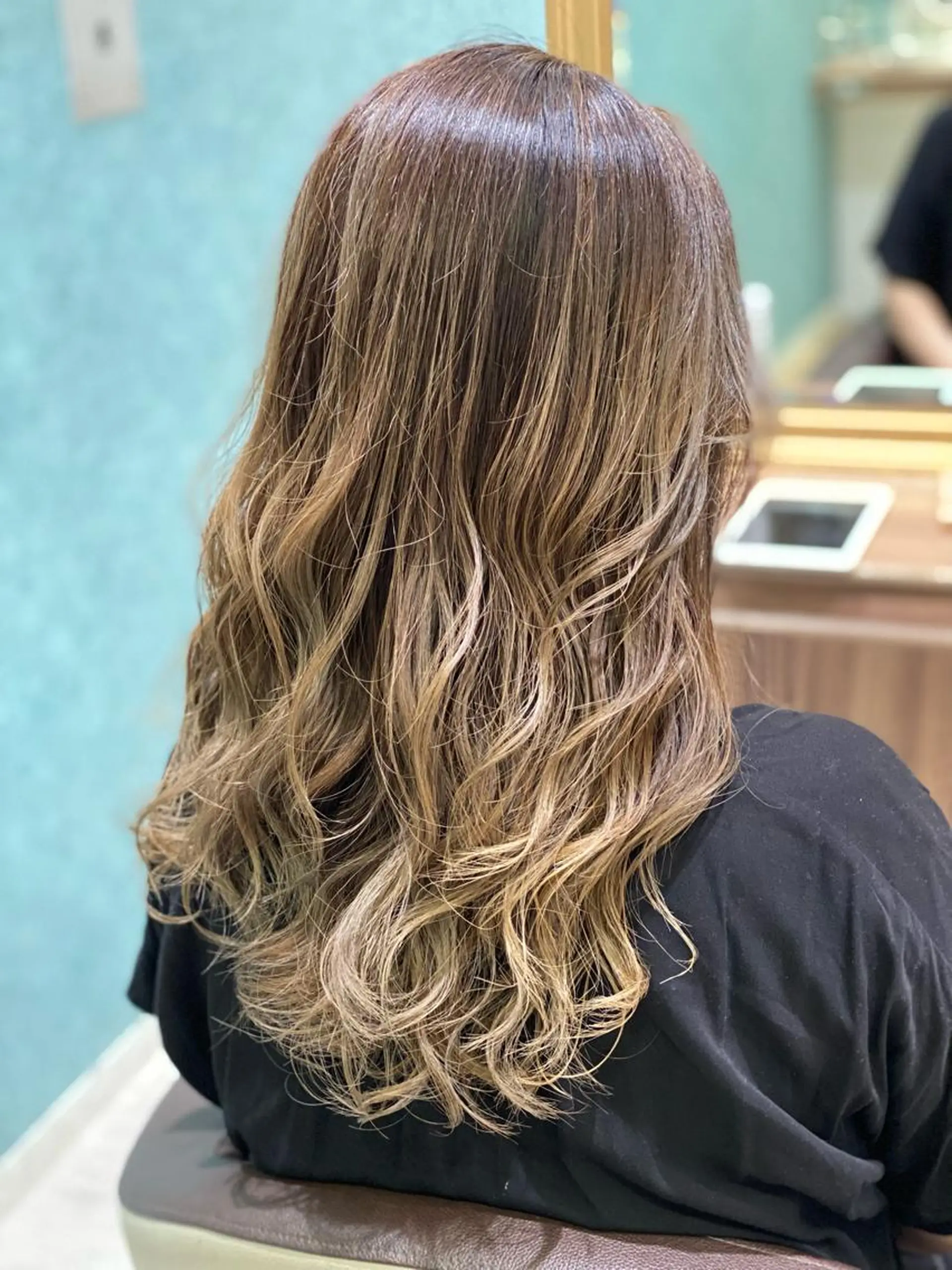 ロング カラー ベージュカラー グラデーションカラー ハイライトカラー シアーベージュ ハイライト 💎大人ハイライト 💎上杉一也💎のヘアスタイル