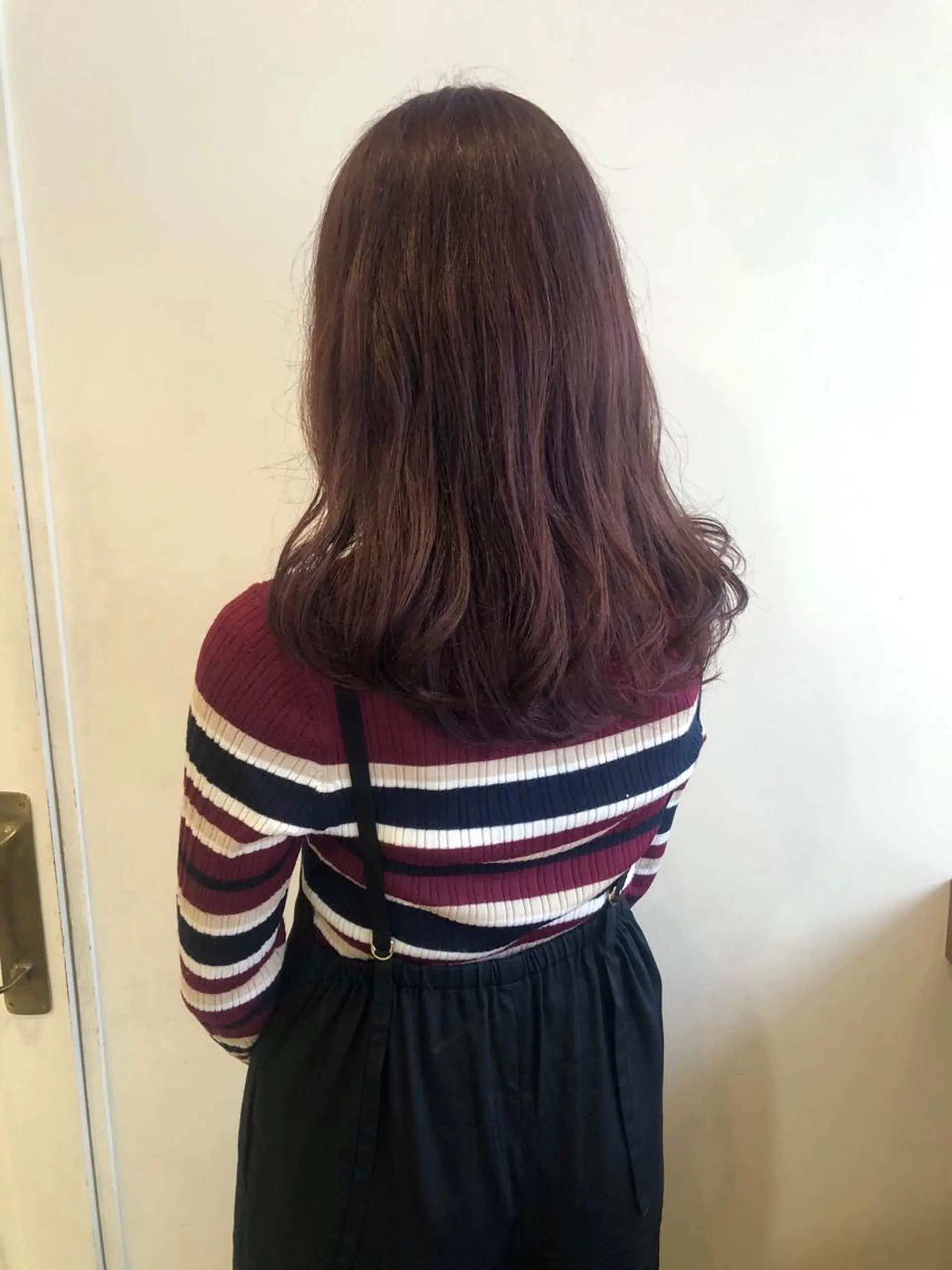 ミディアム カラー カット ヘアカラー トリートメント MIOベージュカラー 柔らかいカラーのヘアスタイル