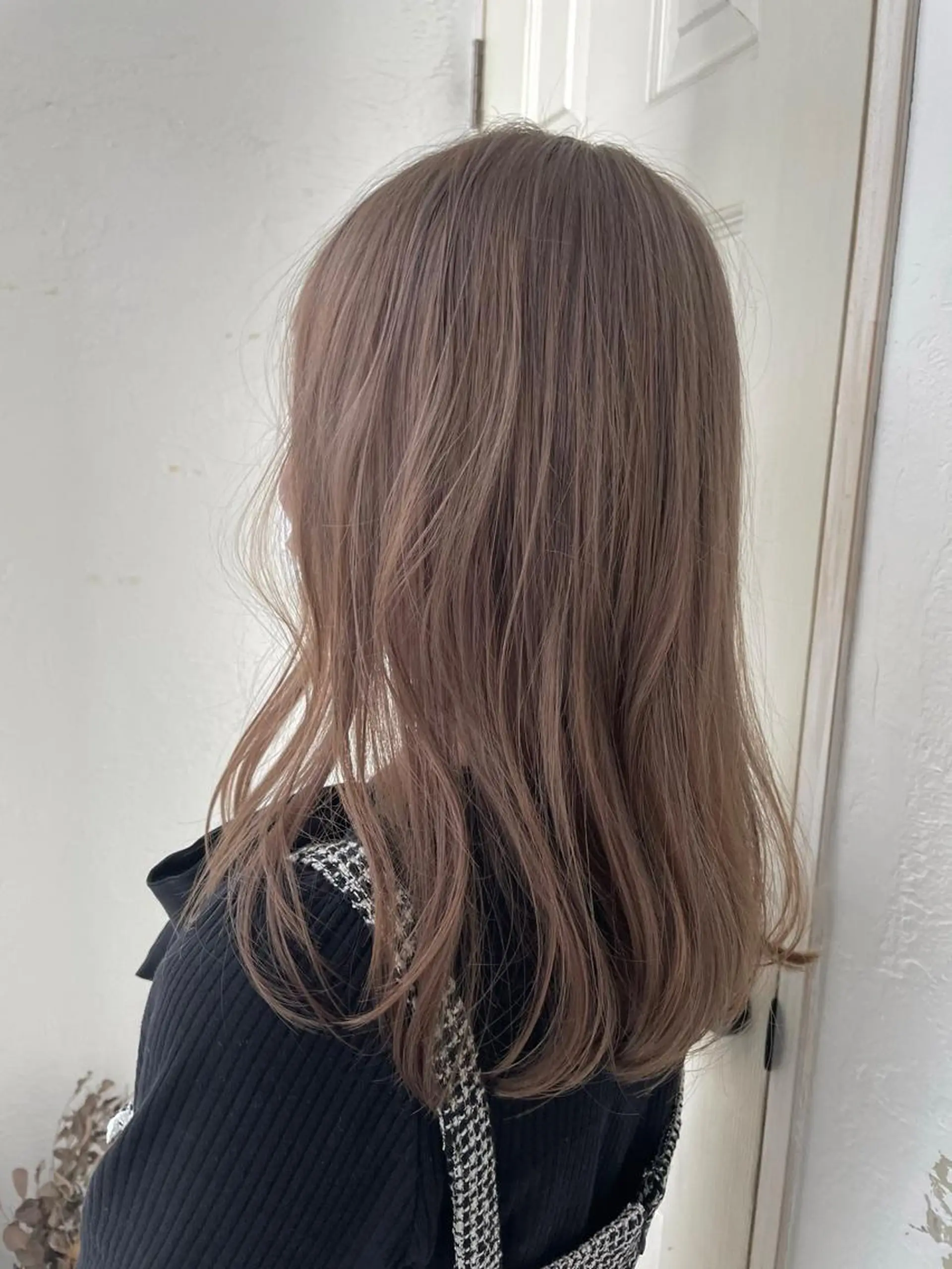 セミロング カラー ベージュカラー ブリーチ fio マナミのヘアスタイル