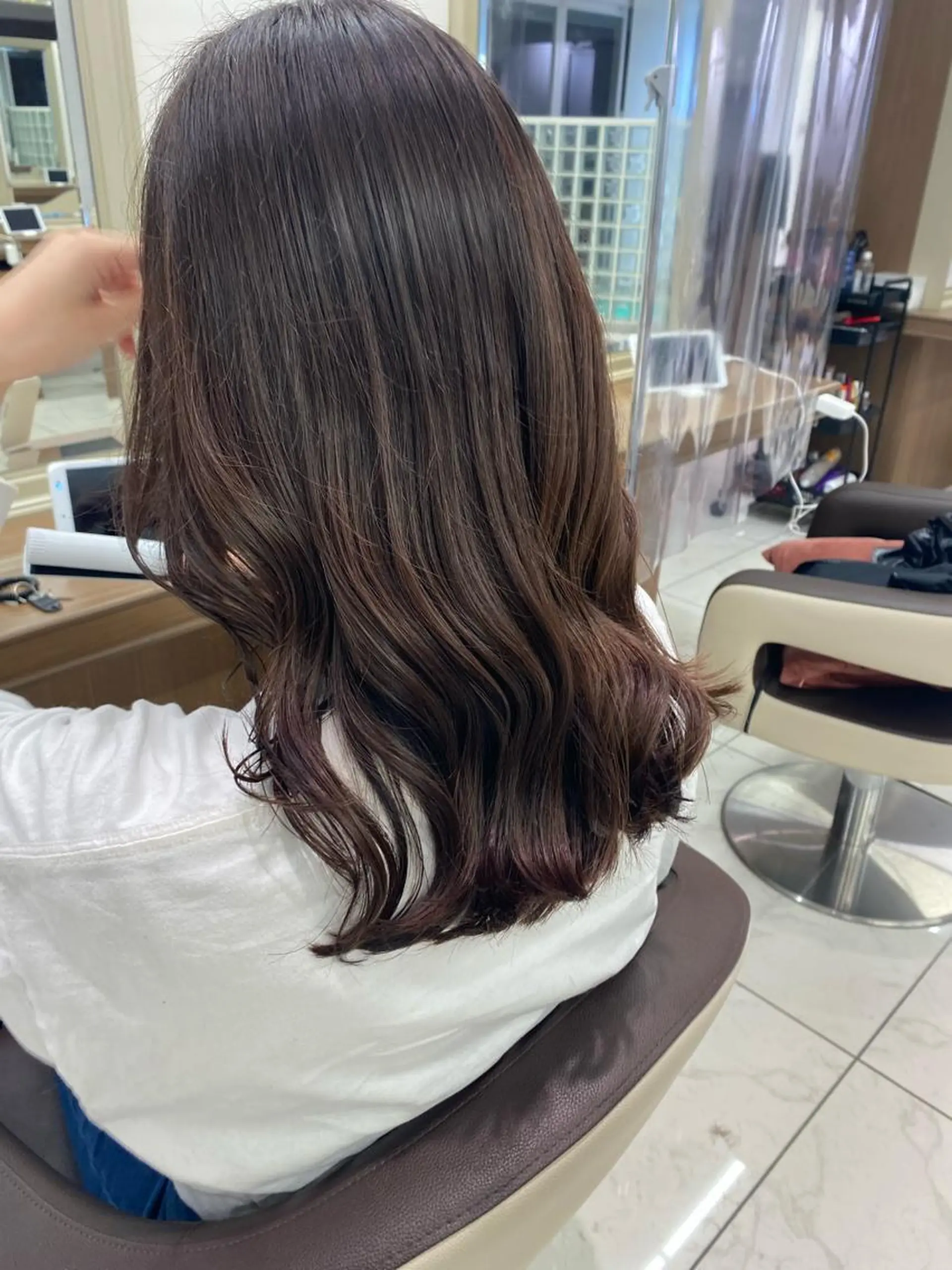 セミロング カラー アッシュ 透明感カラー イルミナカラー ラベンダーカラー ラベンダーアッシュ カット ヘアカラー 縮毛矯正 長妻莉央/縮毛矯正 髪質改善カラーのヘアスタイル