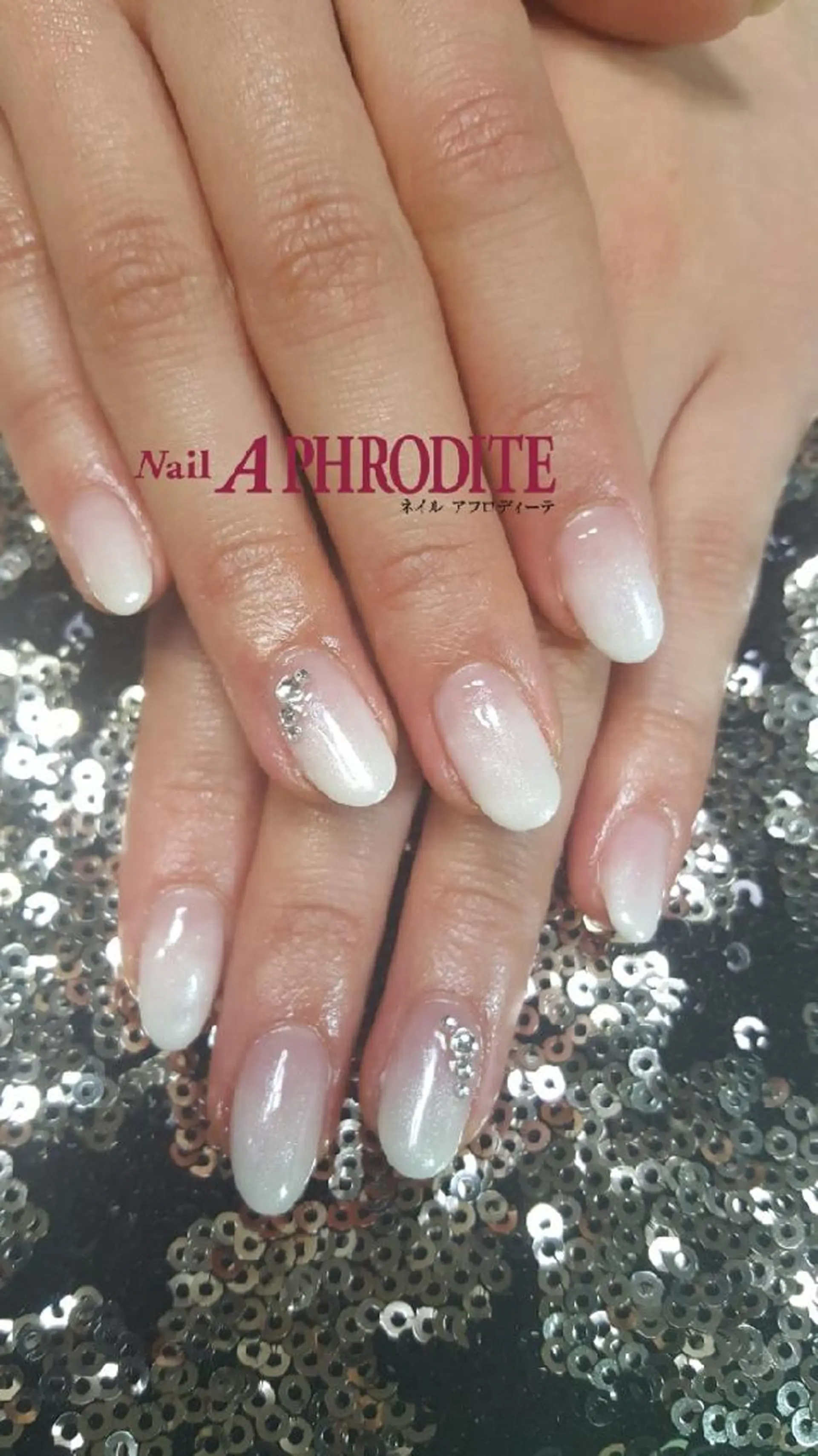 ネイル ホワイト Nail  Aphroditeのネイルデザイン
