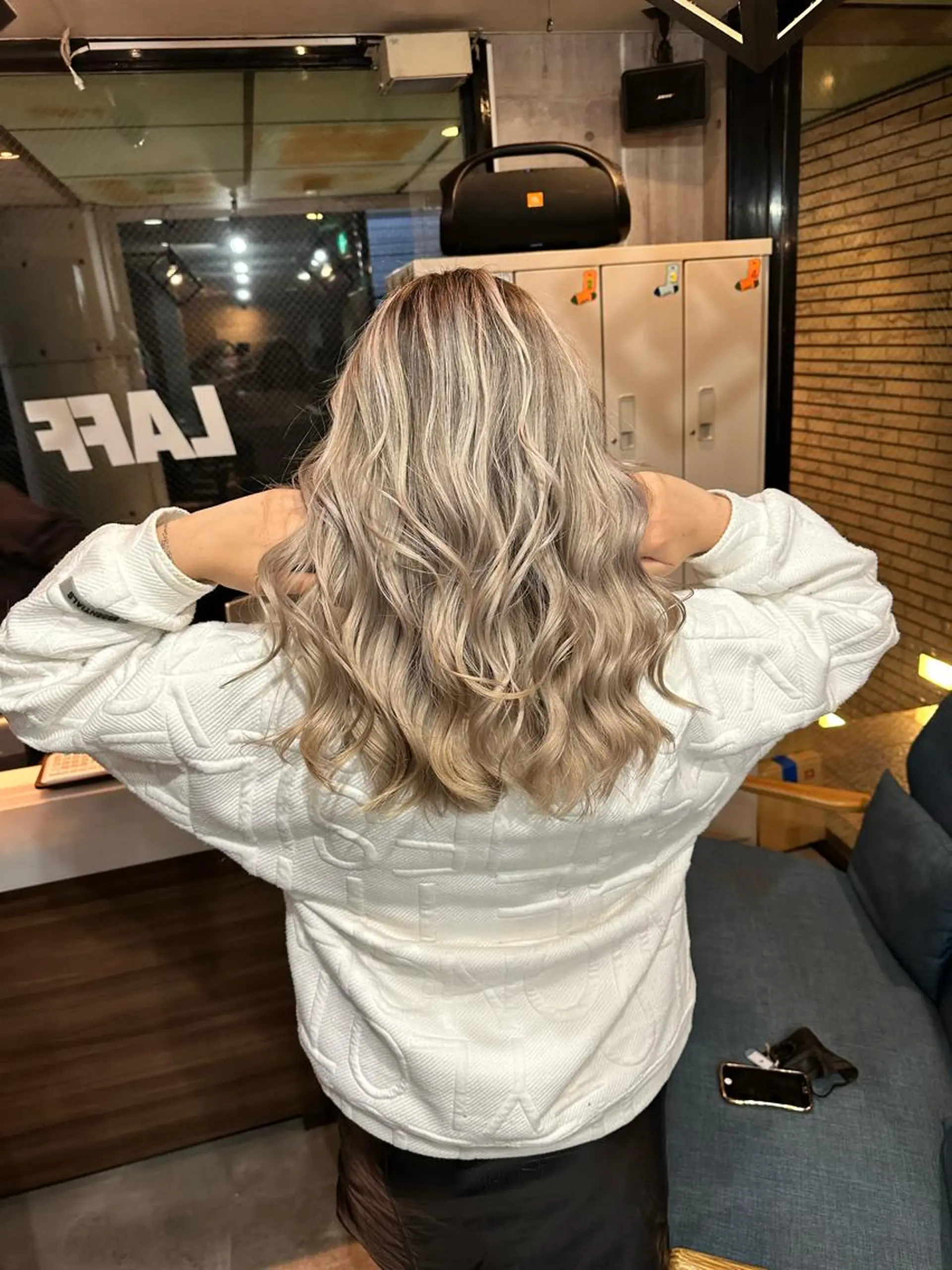 セミロング カラー ブリーチ カット ヘアカラー トリートメント ヘアセット 難波ブリーチカラー 伊藤洋輝のヘアスタイル