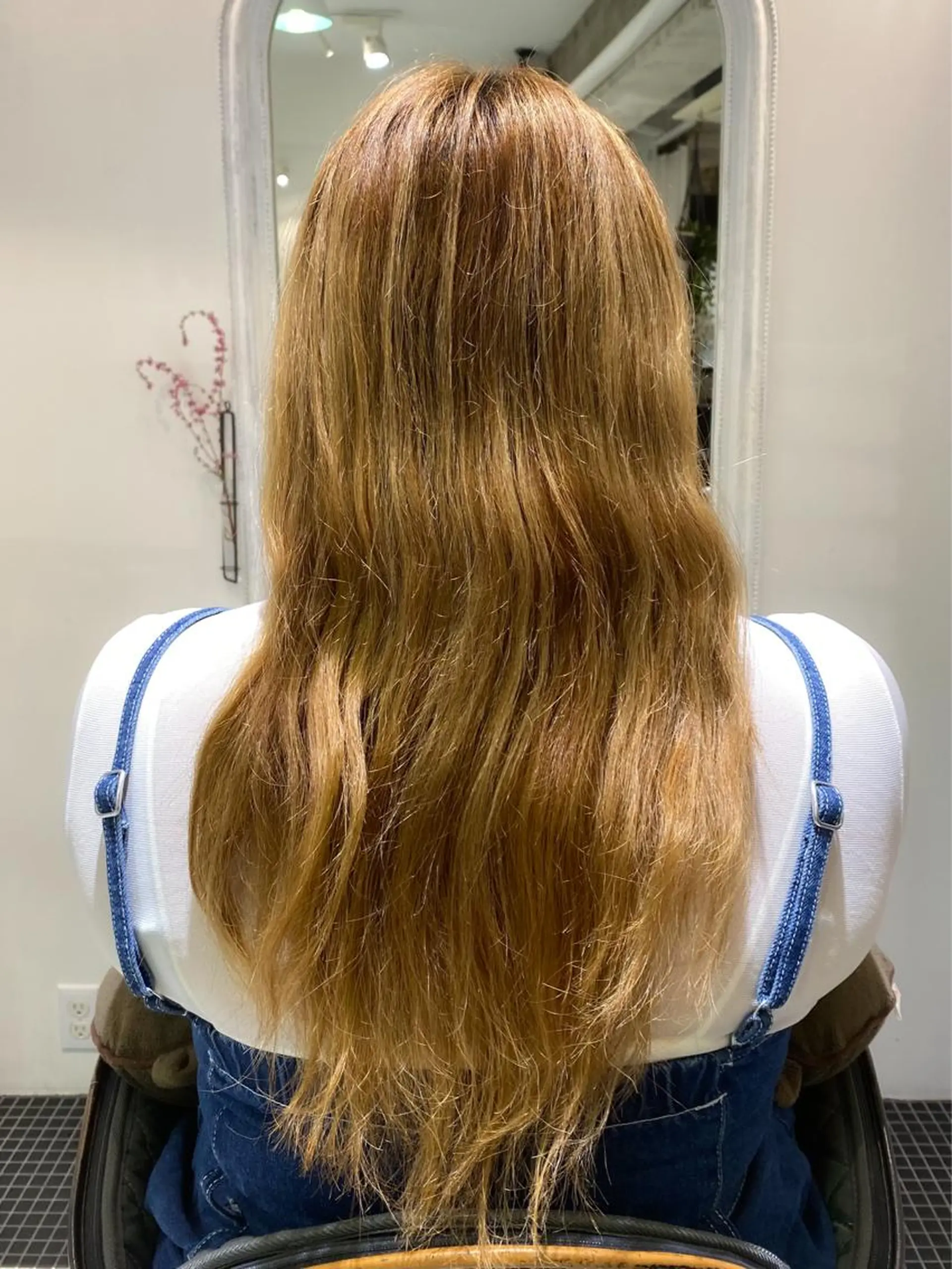 ロング ヘアカラー ducha所属・DUCHA Tomida naoのヘアスタイル