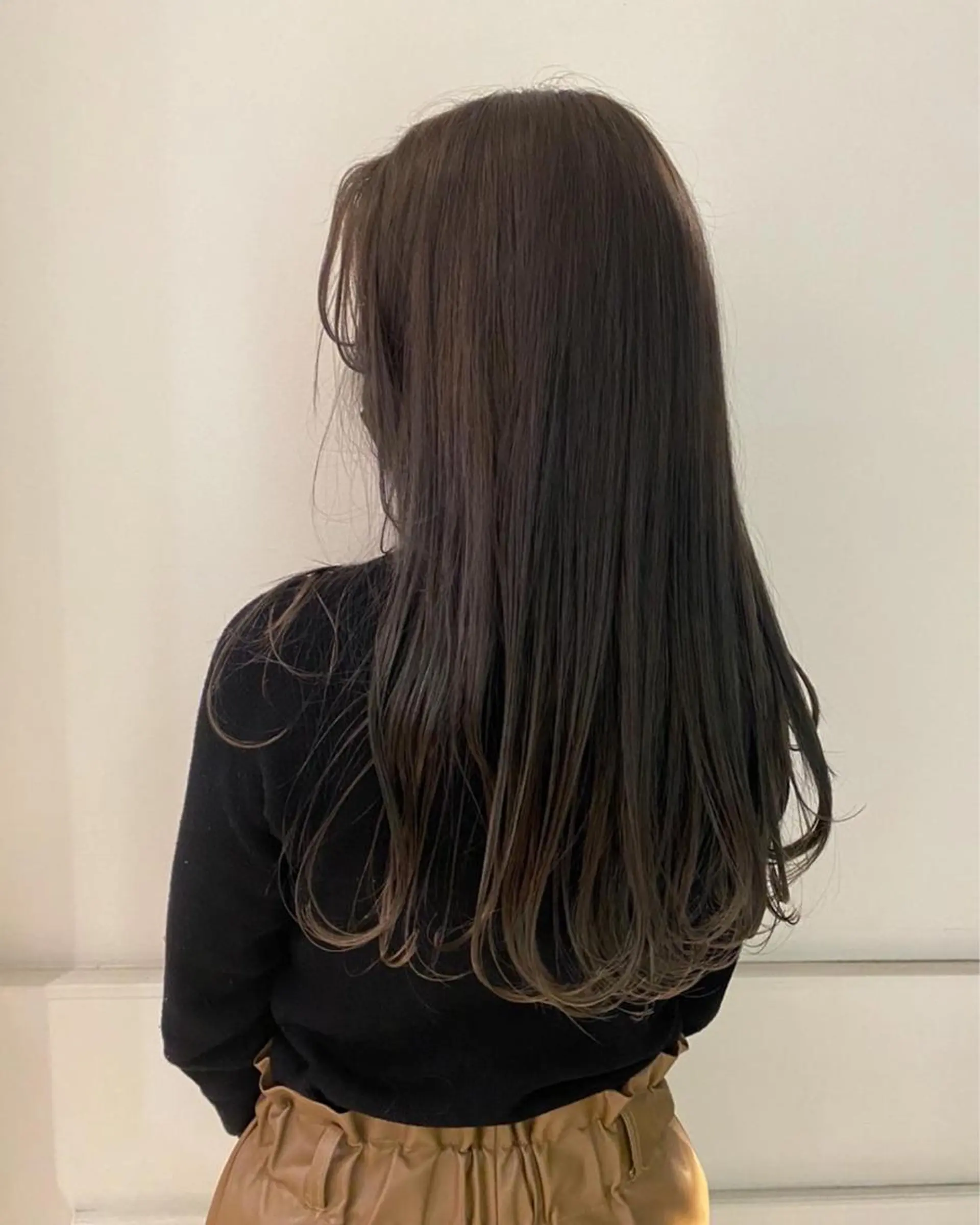 ロング saya🌿レイヤー カット/透明感カラーのヘアスタイル