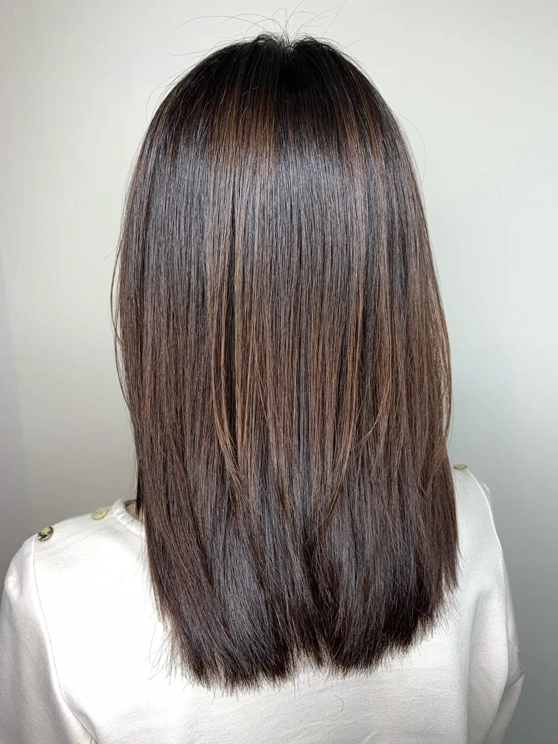 セミロング Brooch ブローチのヘアスタイル