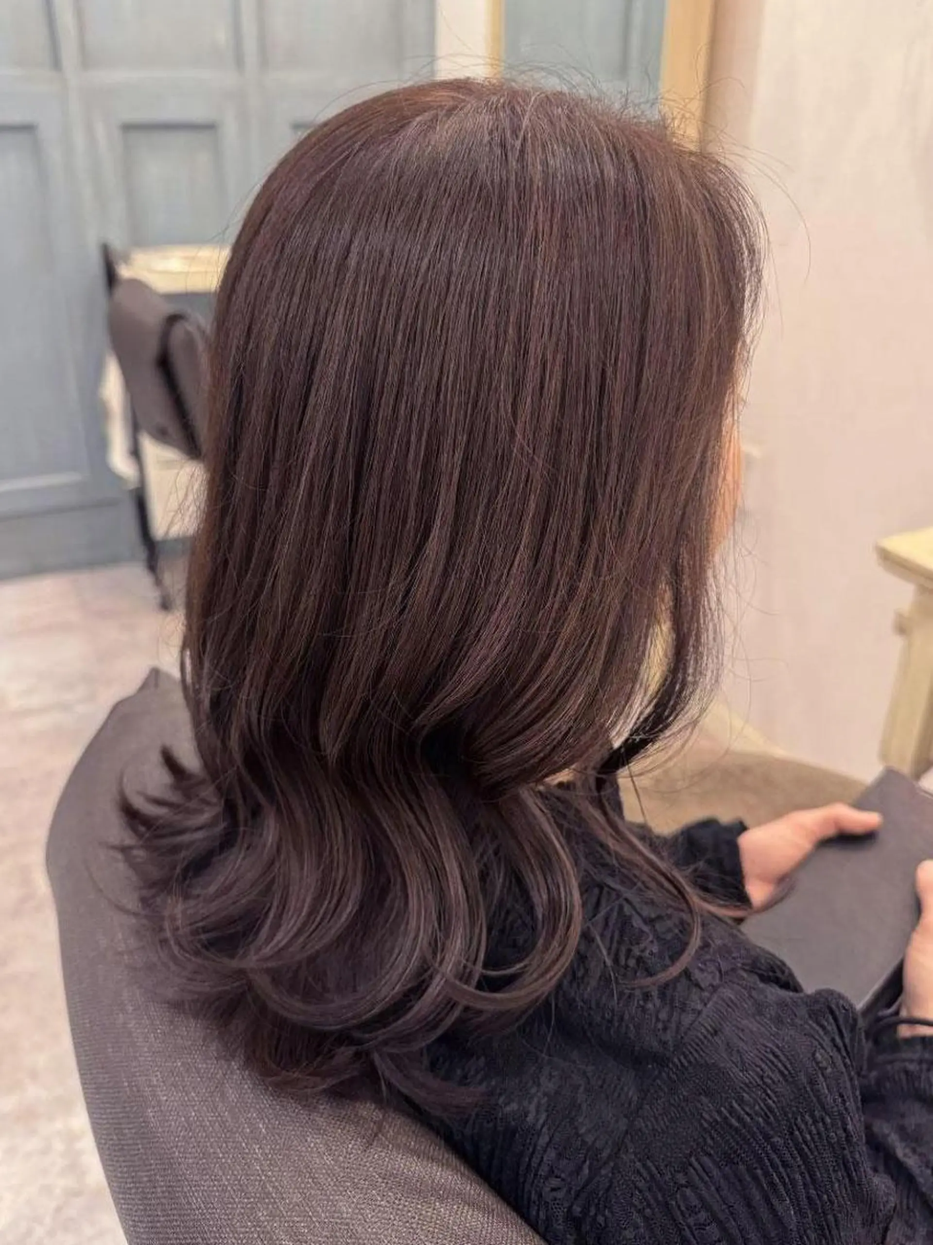 ミディアム カラー グレージュ ラベンダーカラー ラベンダーグレージュ ラベンダーグレー カット ヘアカラー 艶カラー/ レイヤー/栄/あやかのヘアスタイル