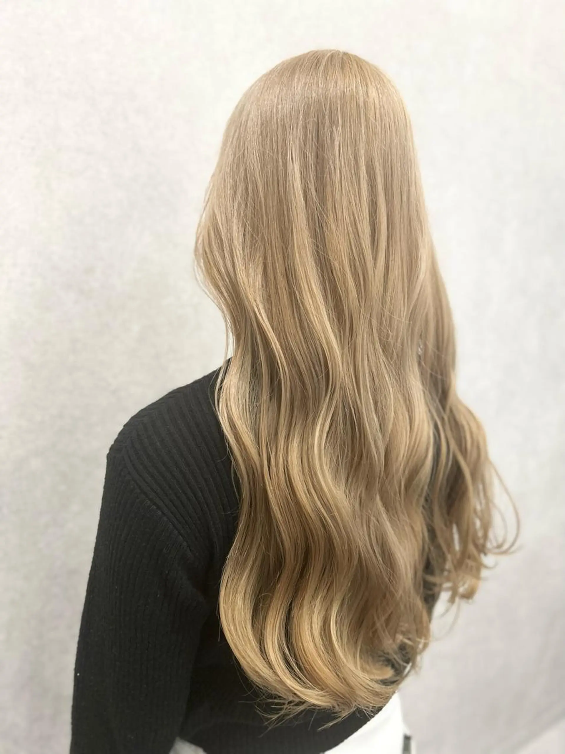 ロング カラー ベージュカラー ブリーチ ダブルカラー ミルクティーベージュ ヘアカラー 岡田 祐果のマツエク・マツパデザイン