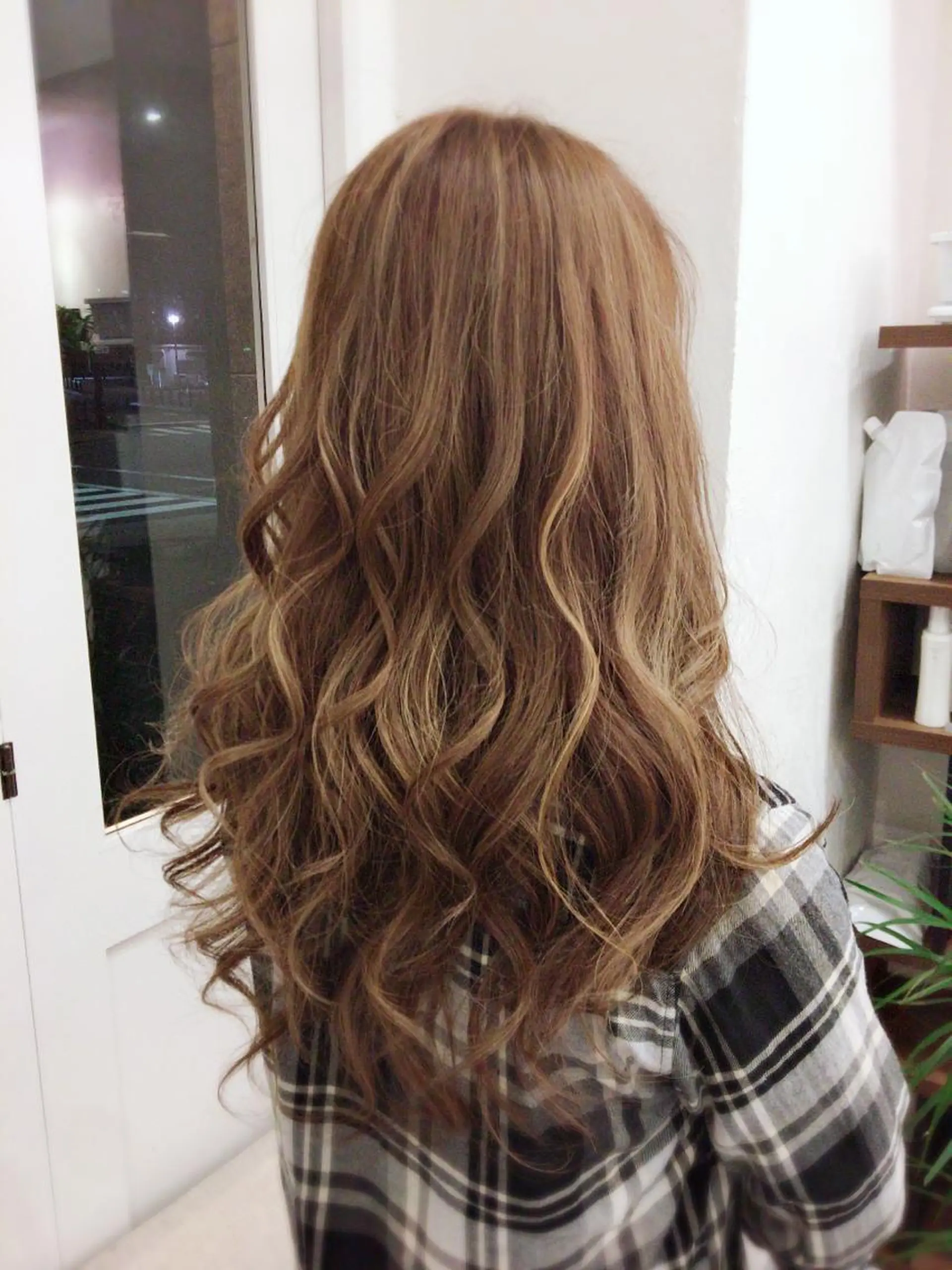 ロング カラー アッシュ ベージュカラー ハイライトカラー ハイライト ケアブリーチ&シール エクステの店和田翔莉のヘアスタイル
