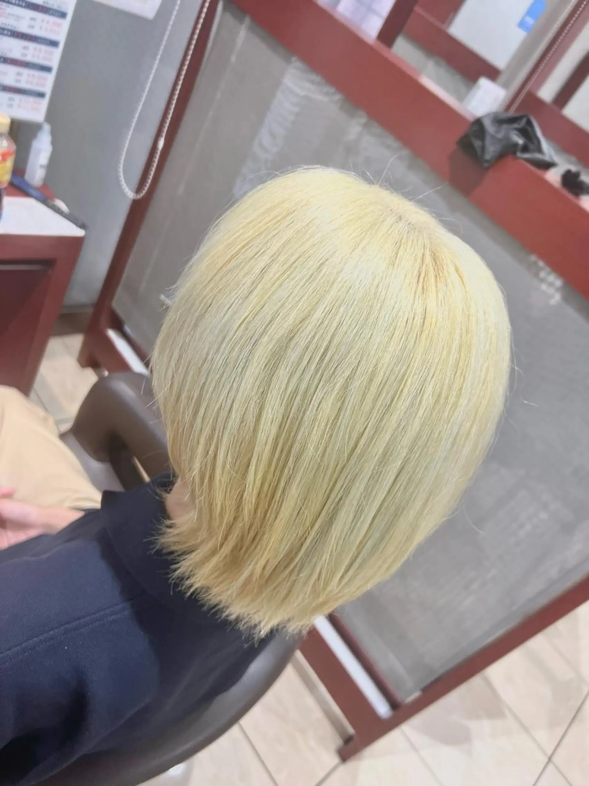 ミディアム カラー 抜きっぱなしブロンド ブロンド ヘアカラー 坂本 優輝のヘアスタイル