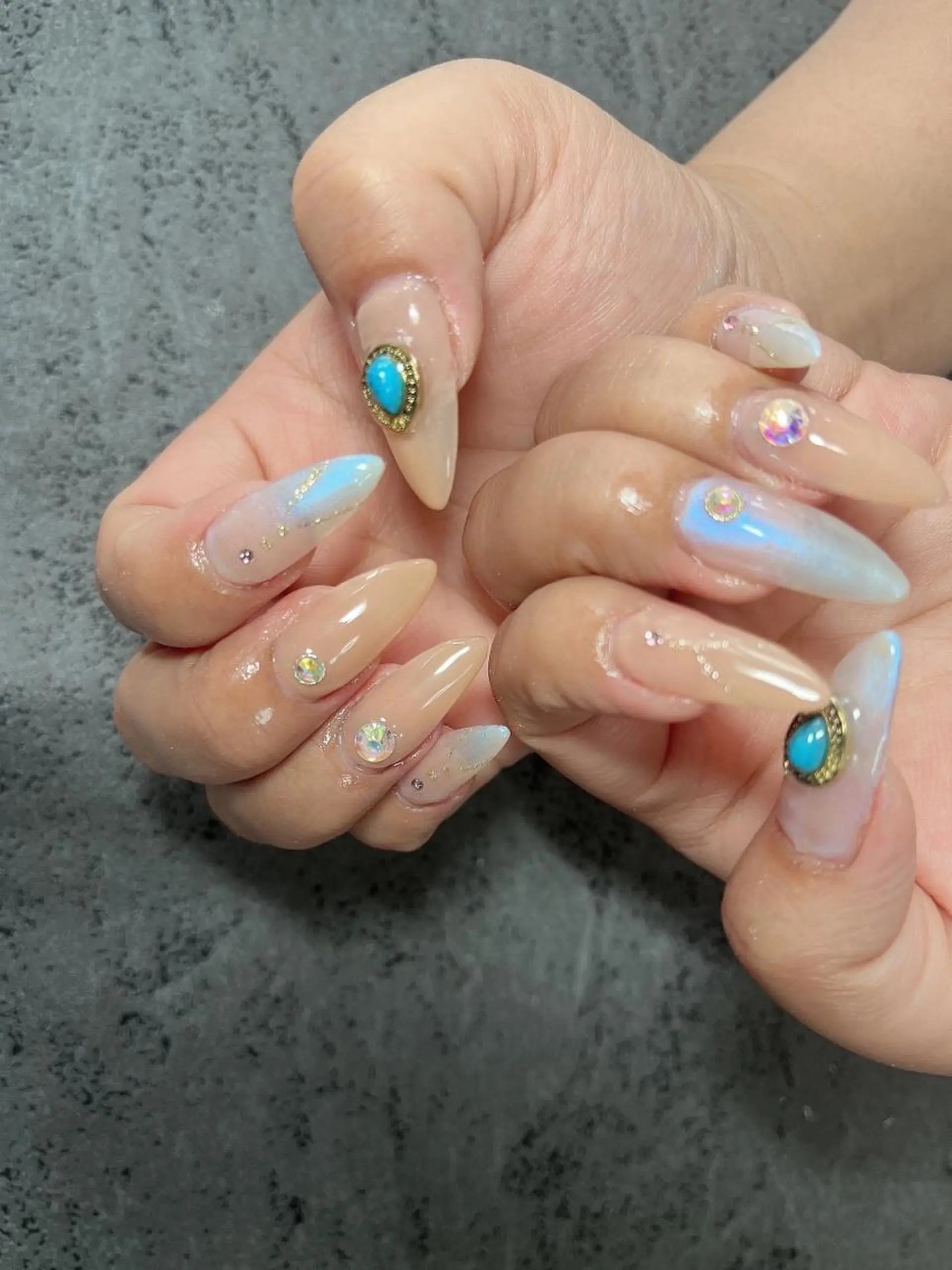 ネイル ストーンネイル Ruana Nailのネイルデザイン