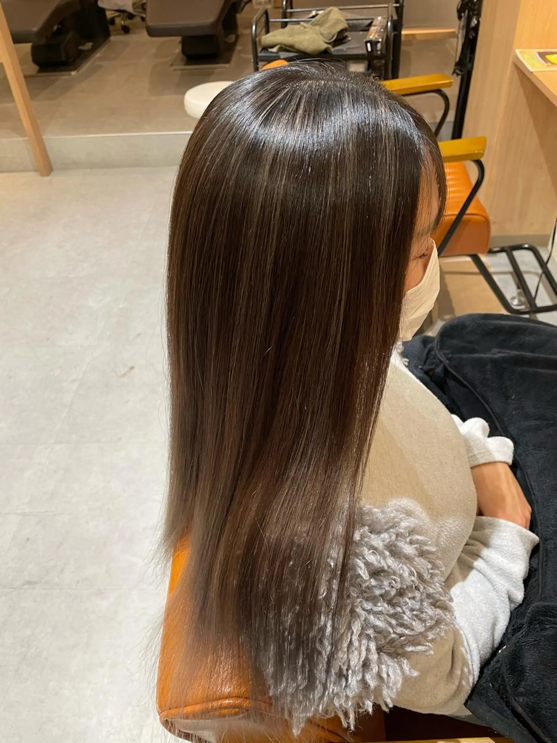 ロング ヘアカラー 中田 サヤカのヘアスタイル