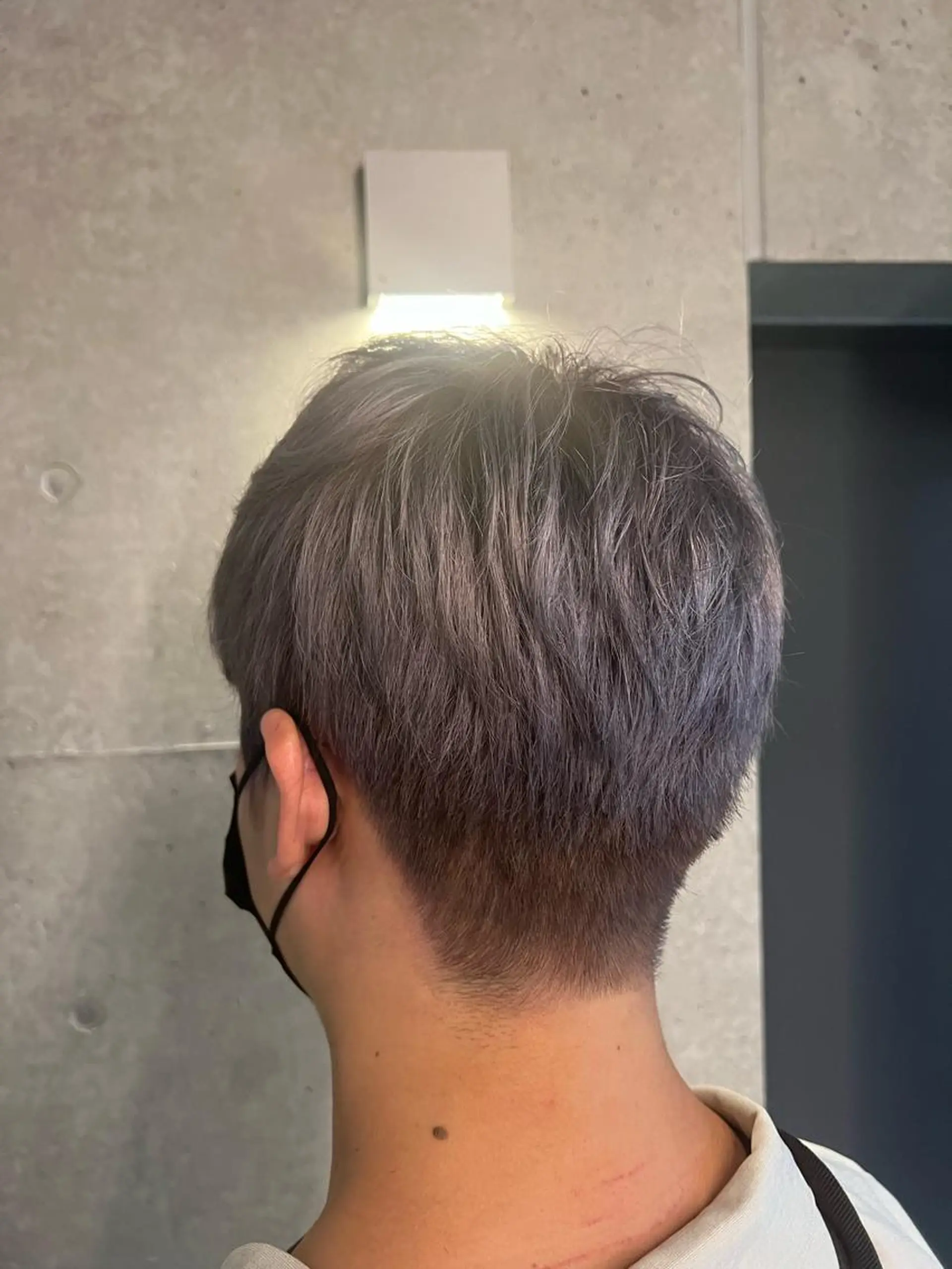 ショート カラー メンズ シールエクステ メンズバレイヤージュ メンズブリーチ メンズハイライト メンズハイトーン ヘアカラー DEST所属・吉野 瑳桜のヘアスタイル