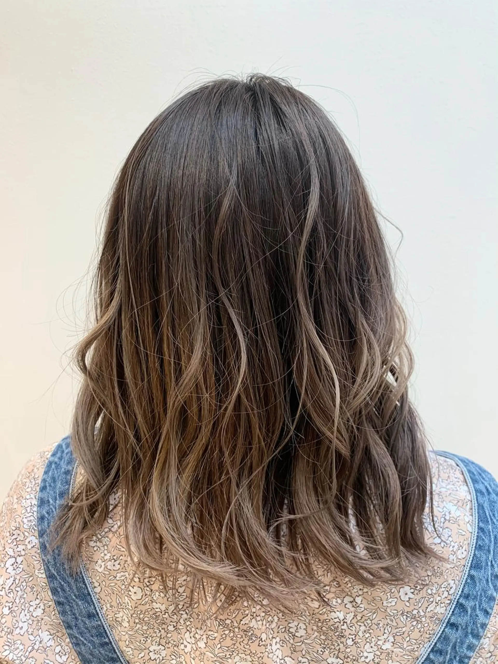 ミディアム 🐺ウルフ× ハイトーン🐺MOEのヘアスタイル