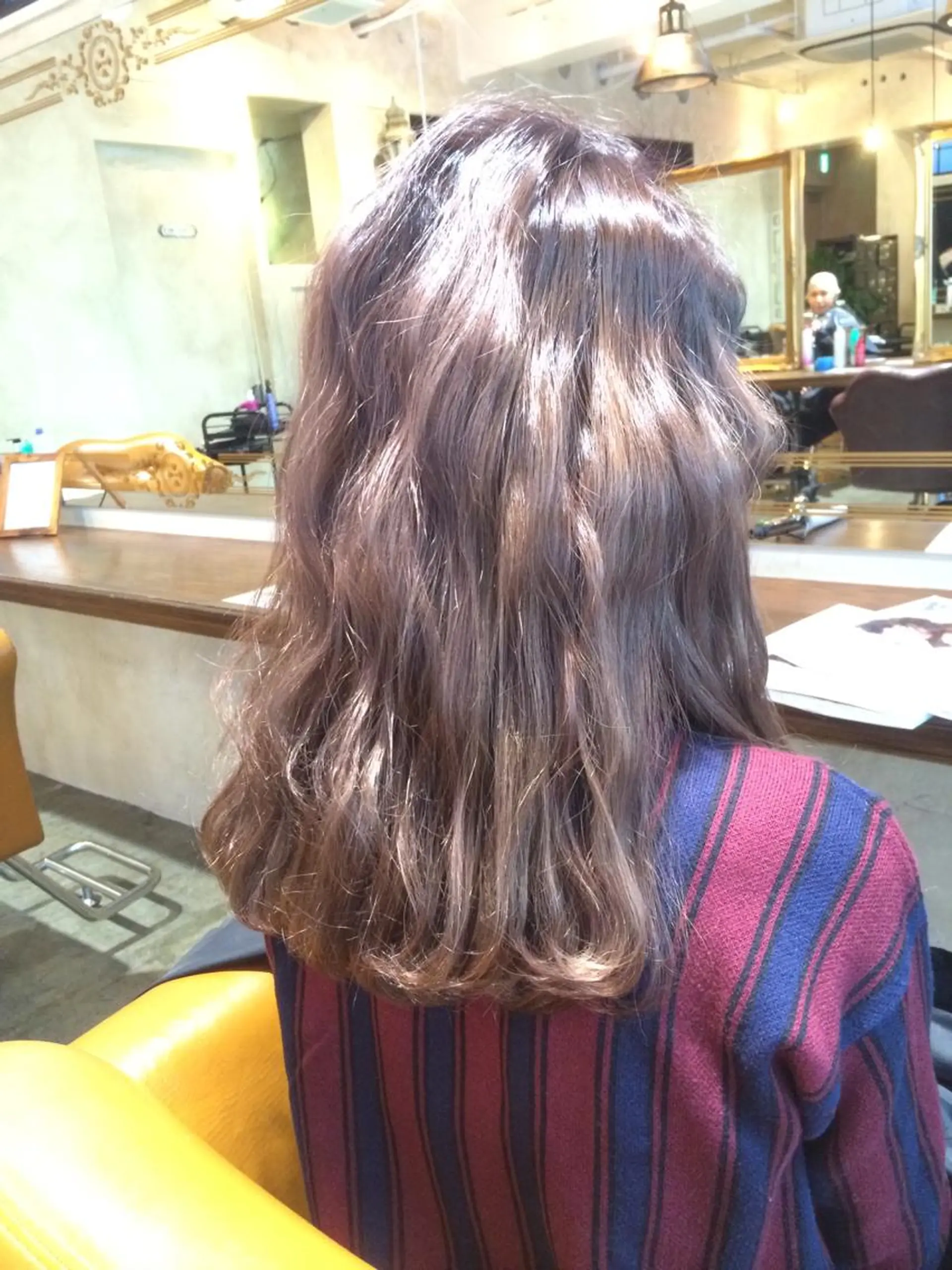 セミロング カラー ベージュカラー ブリーチ ダブルカラー ラベンダーカラー ラベンダーベージュ サロンドミルク 原宿のヘアスタイル