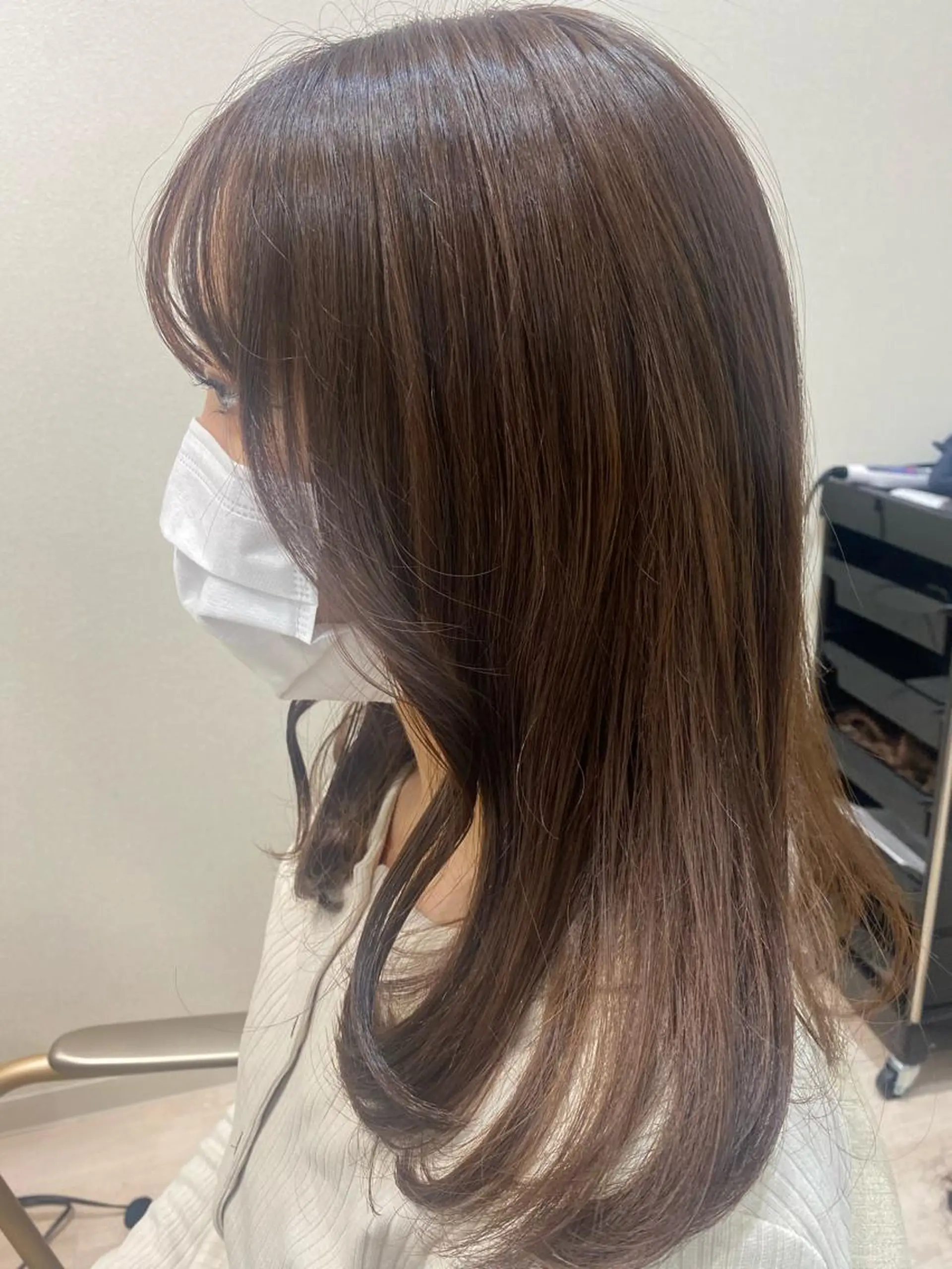 セミロング mina .のヘアスタイル