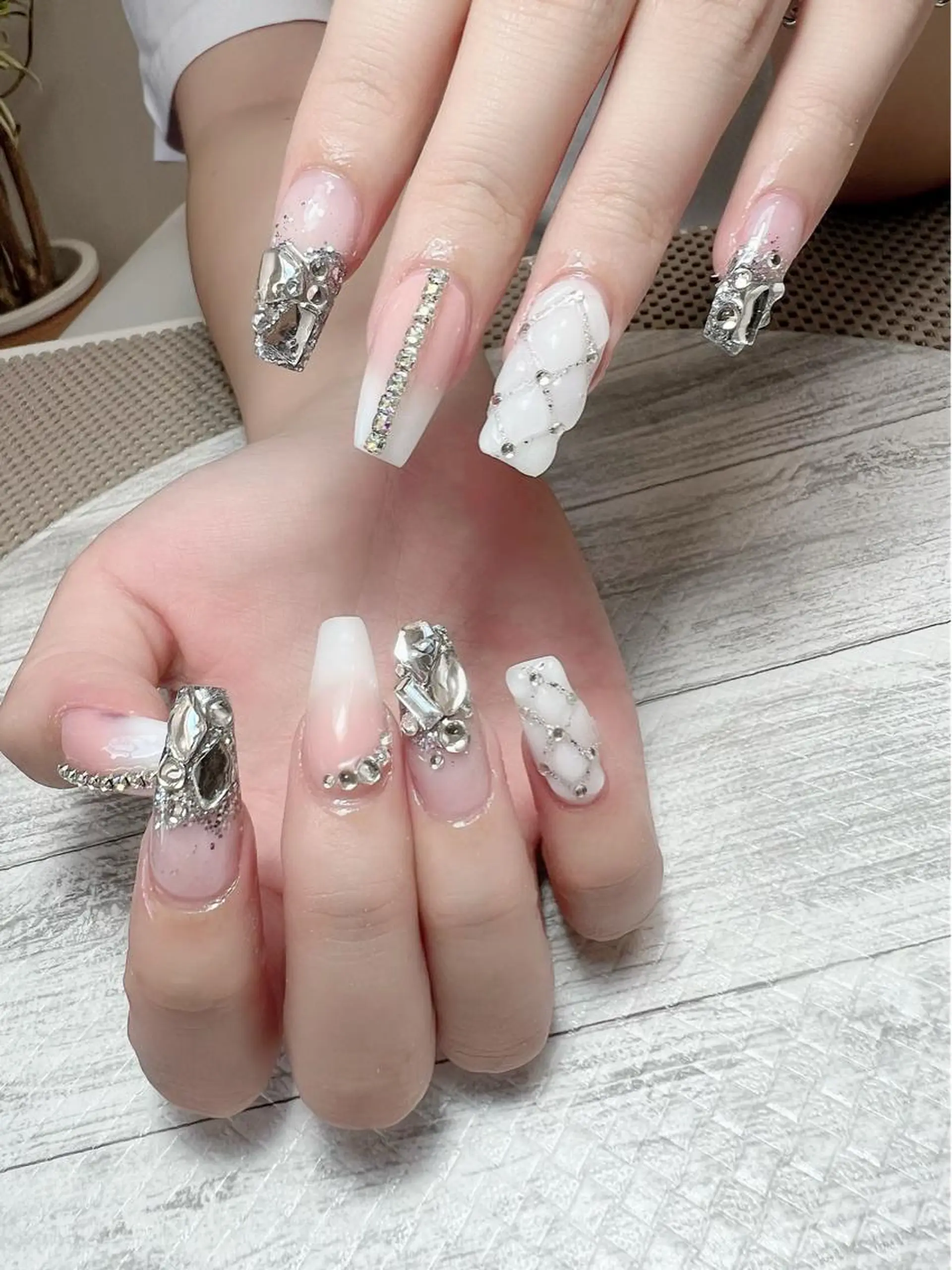 ネイル グリーン ハンドネイル シェヌネイル JURAのネイルデザイン