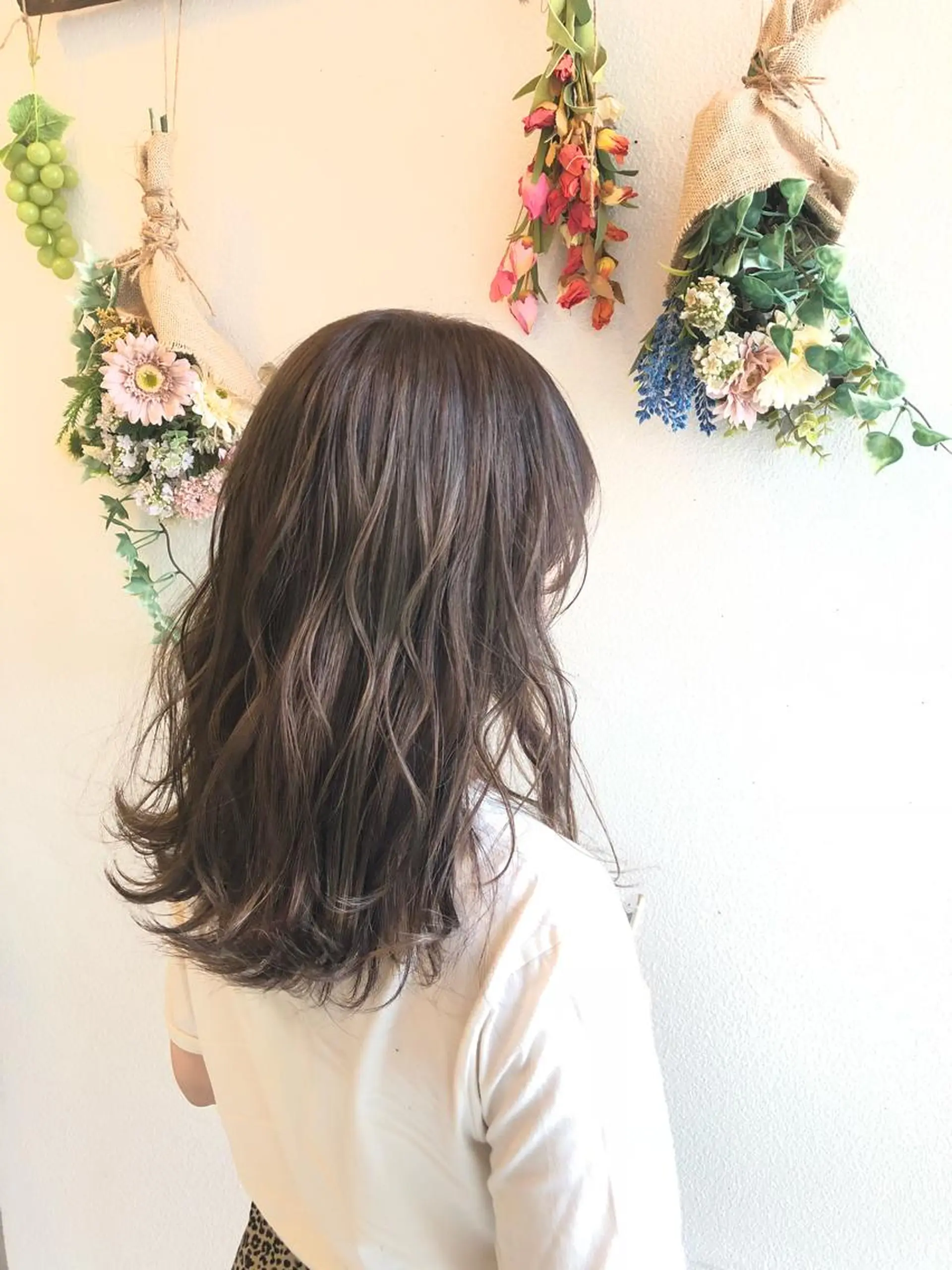 セミロング カラー 西 めぐみのヘアスタイル