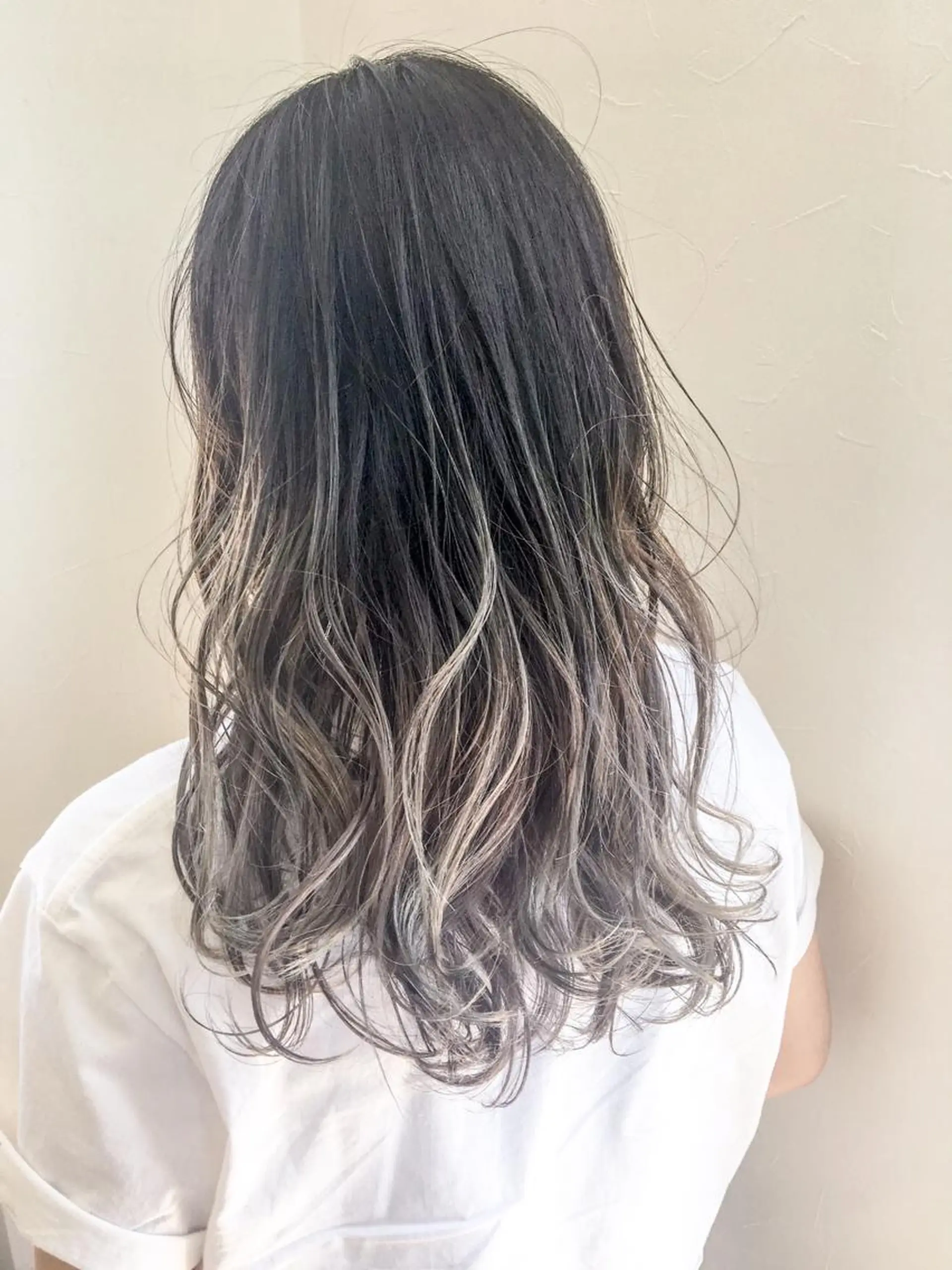 カラー MERu所属・MERu/高橋裕之 /レイヤー/艶カラーのヘアスタイル