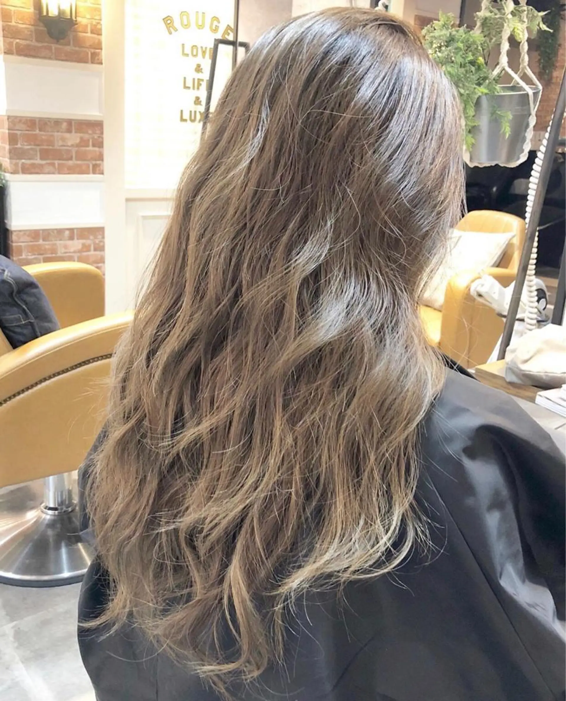 ロング ハイライト レイヤーカット salowin 原宿 aroa所属・韓国／ハッシュカット ／透明感カラー／金野のヘアスタイル