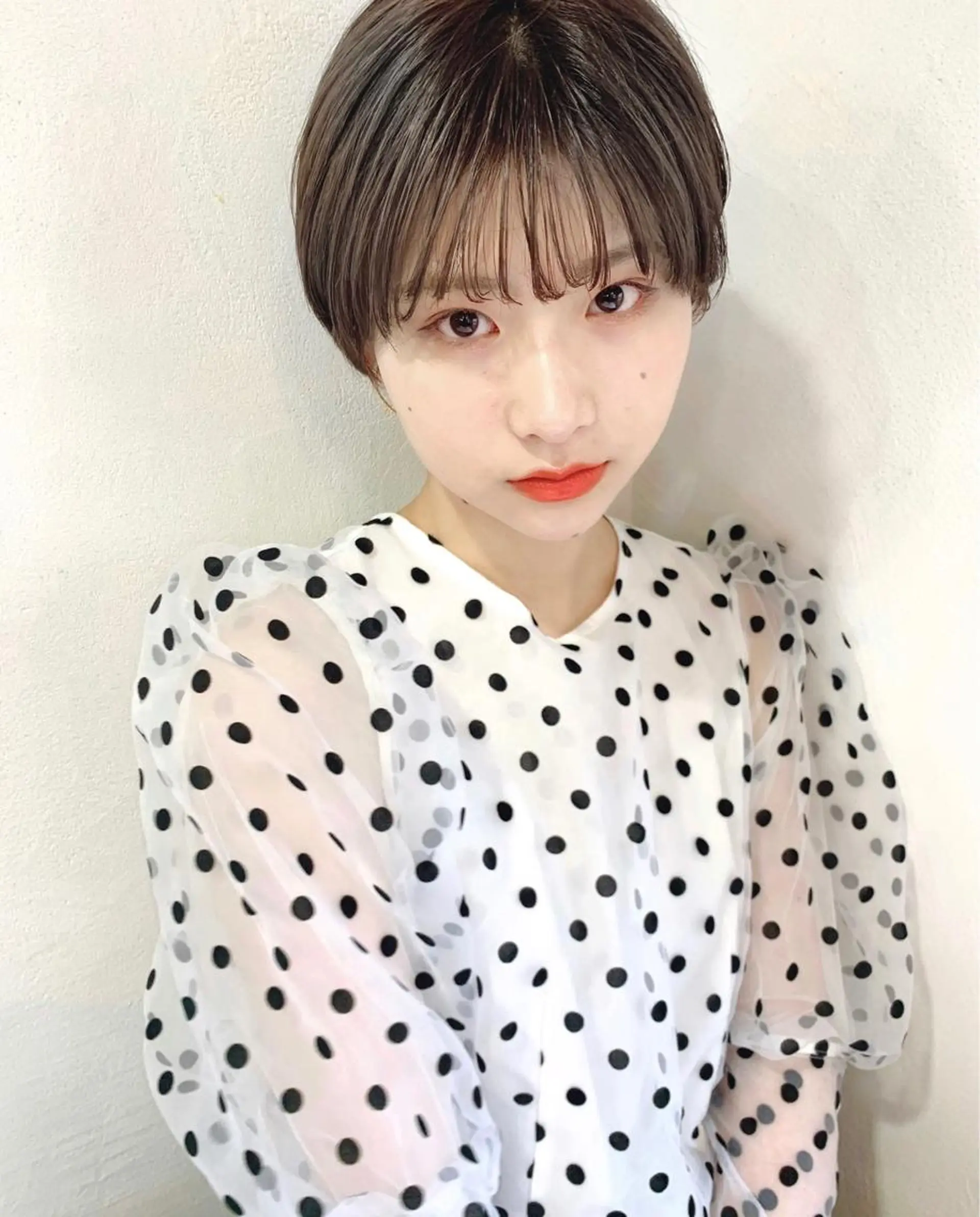 ショート レイヤーカット、 大人可愛い　中村美羅のヘアスタイル