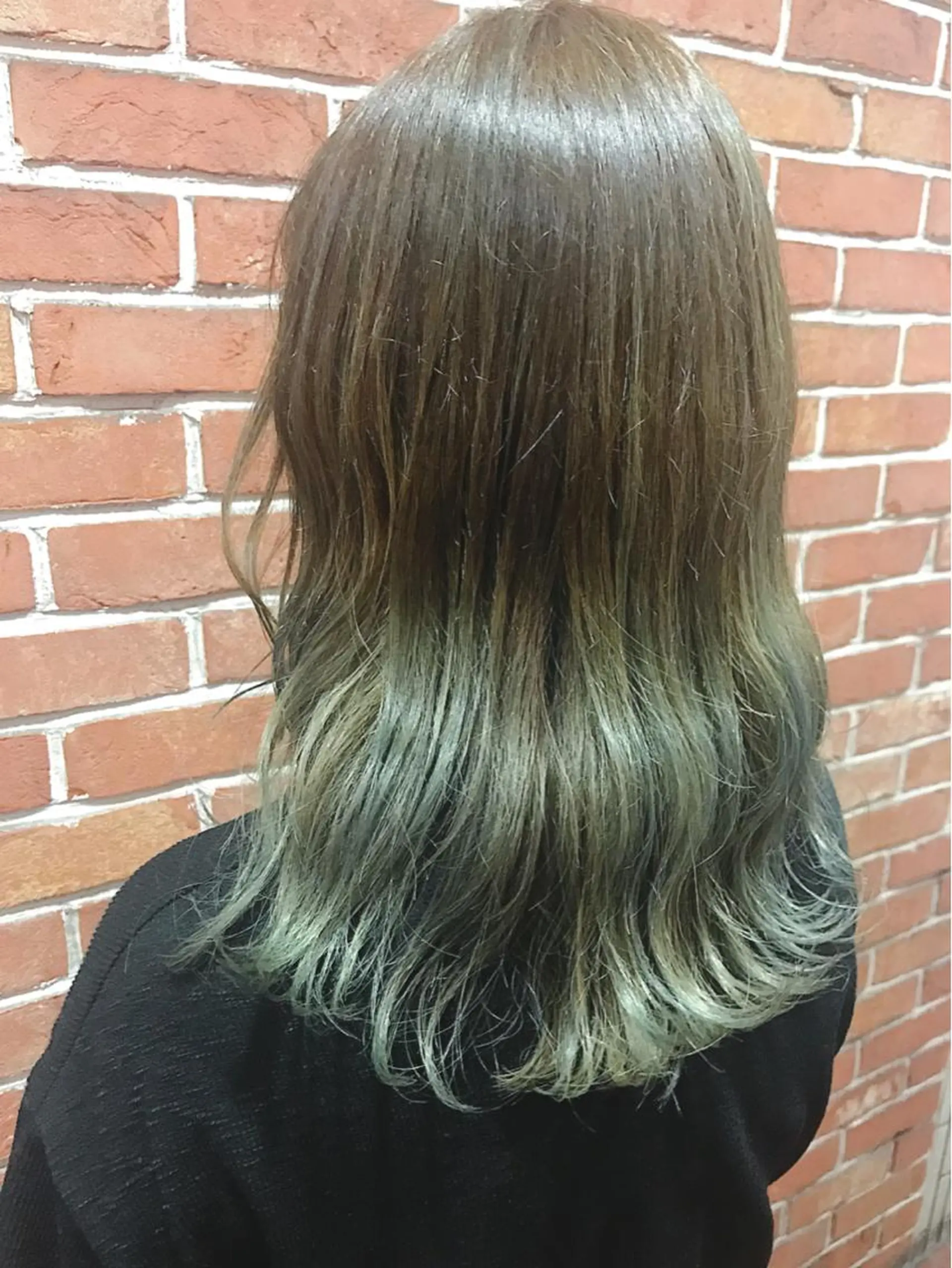 カラー グラデーションカラー ハイライトカラー コマツリサ ROCCO eastのヘアスタイル