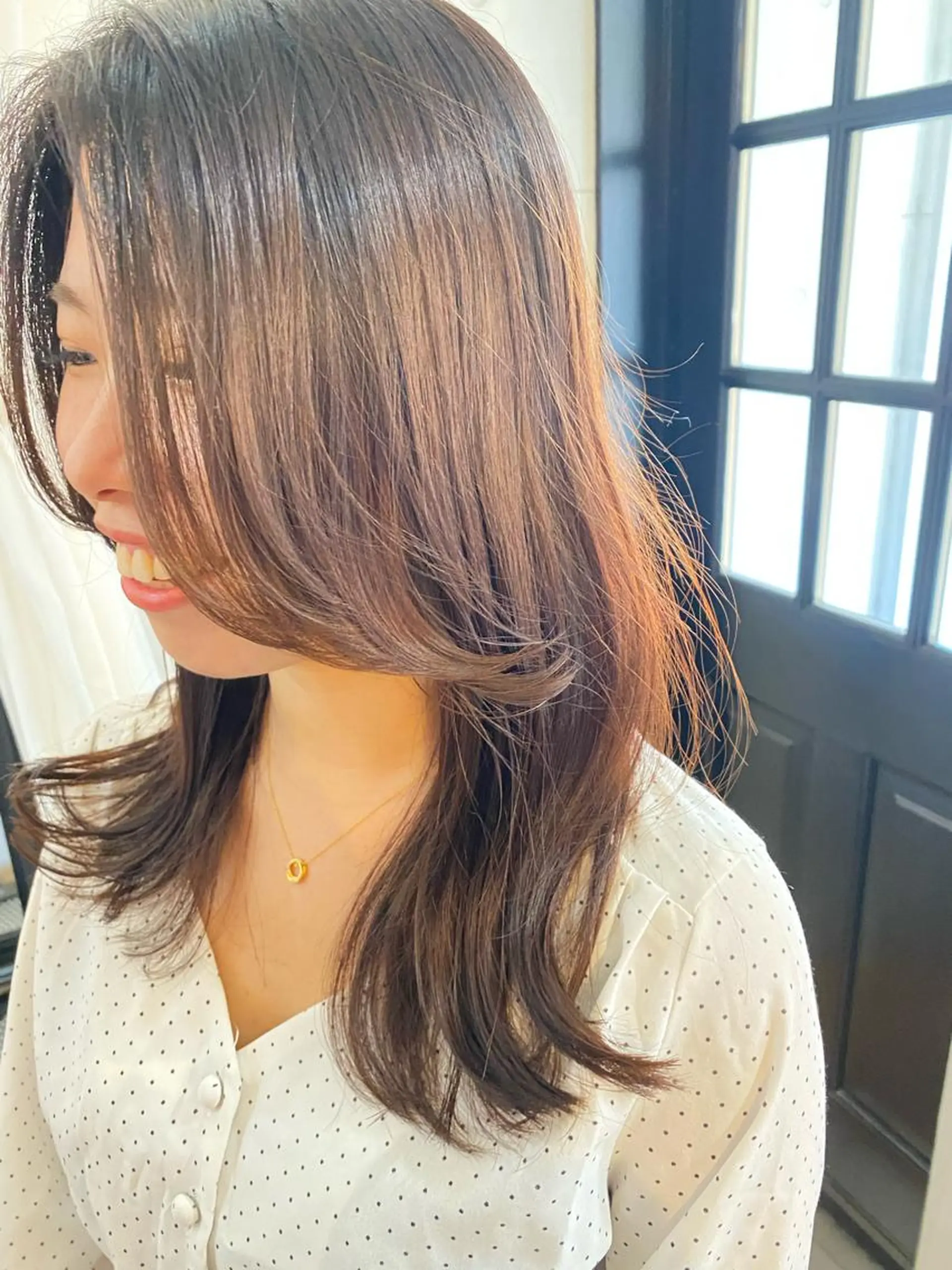 ミディアム カラー conne& ririのヘアスタイル