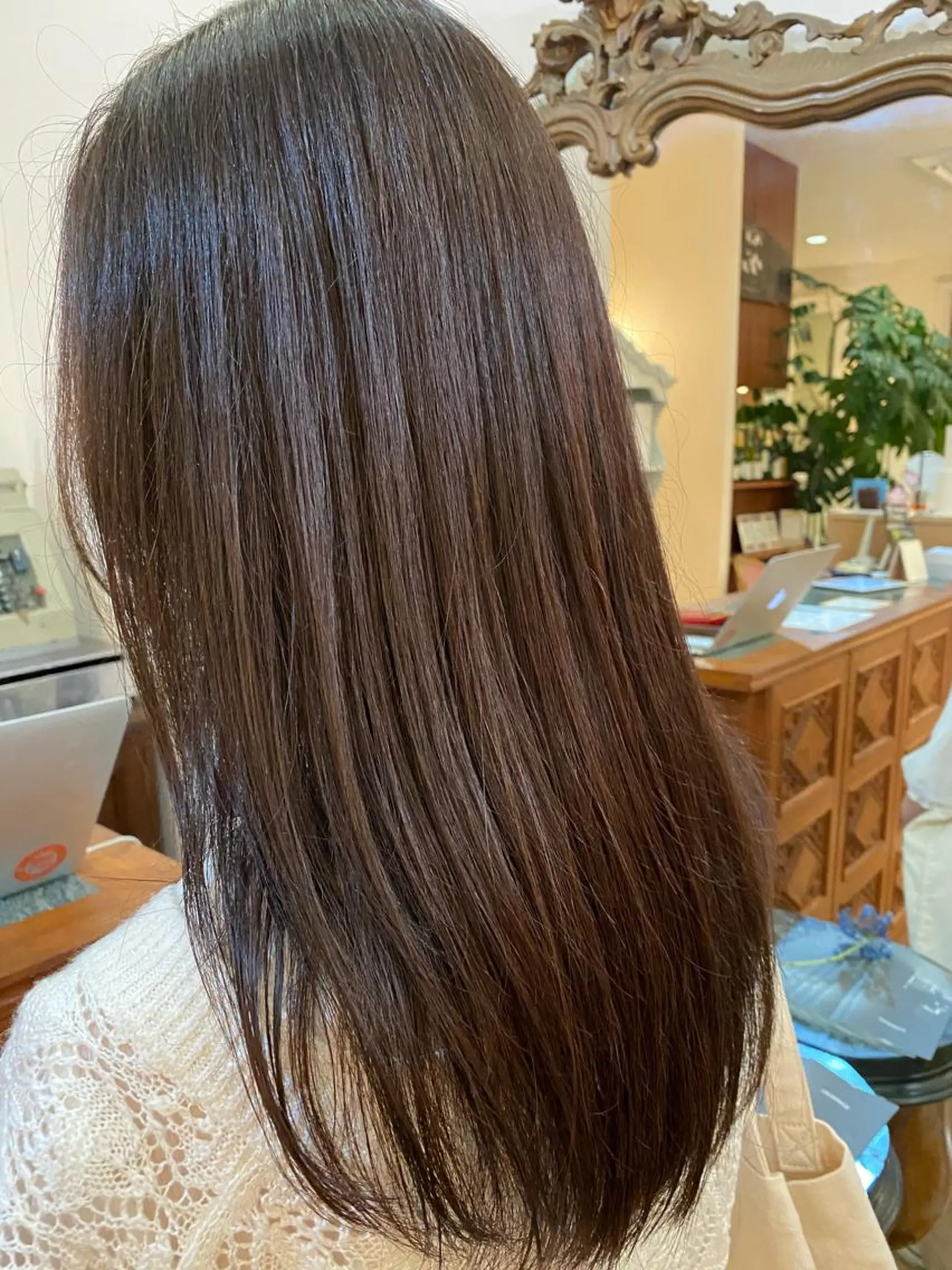 セミロング 三好 美里のヘアスタイル