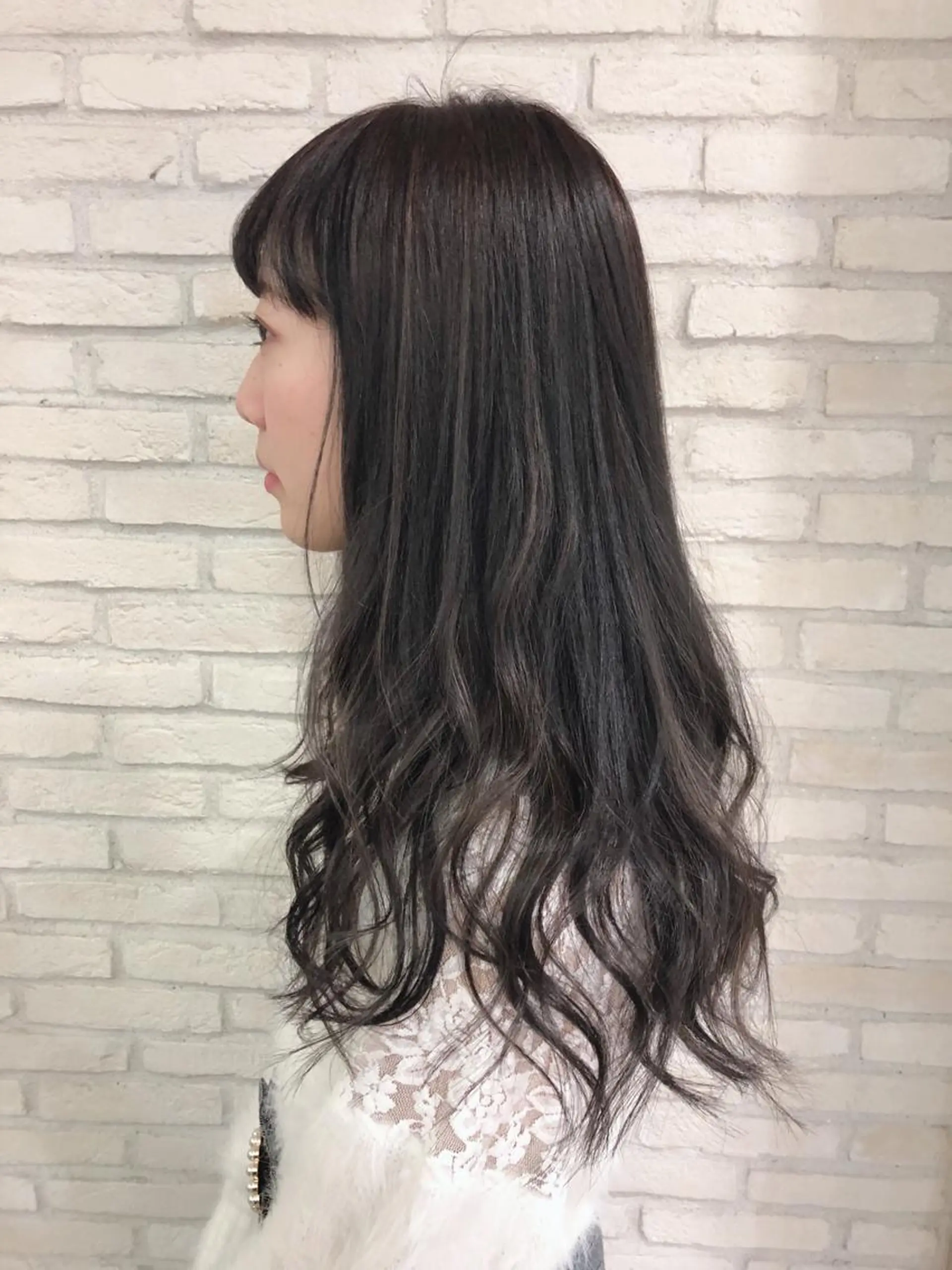 ロング カラー ダークグレー ハイライトカラー シルバー ハイライト HAUS 片山みほのヘアスタイル