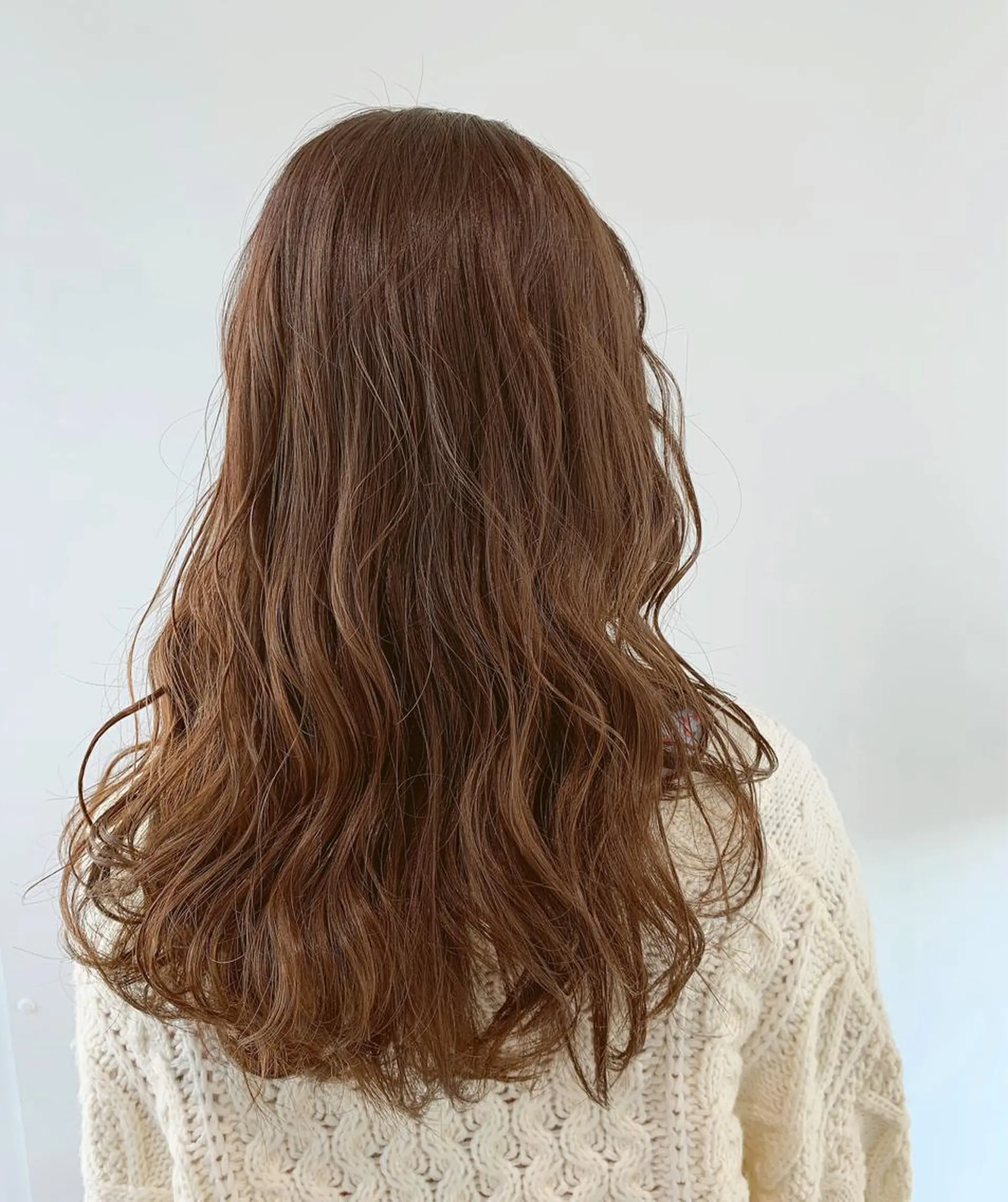 セミロング 山内 愛可のヘアスタイル